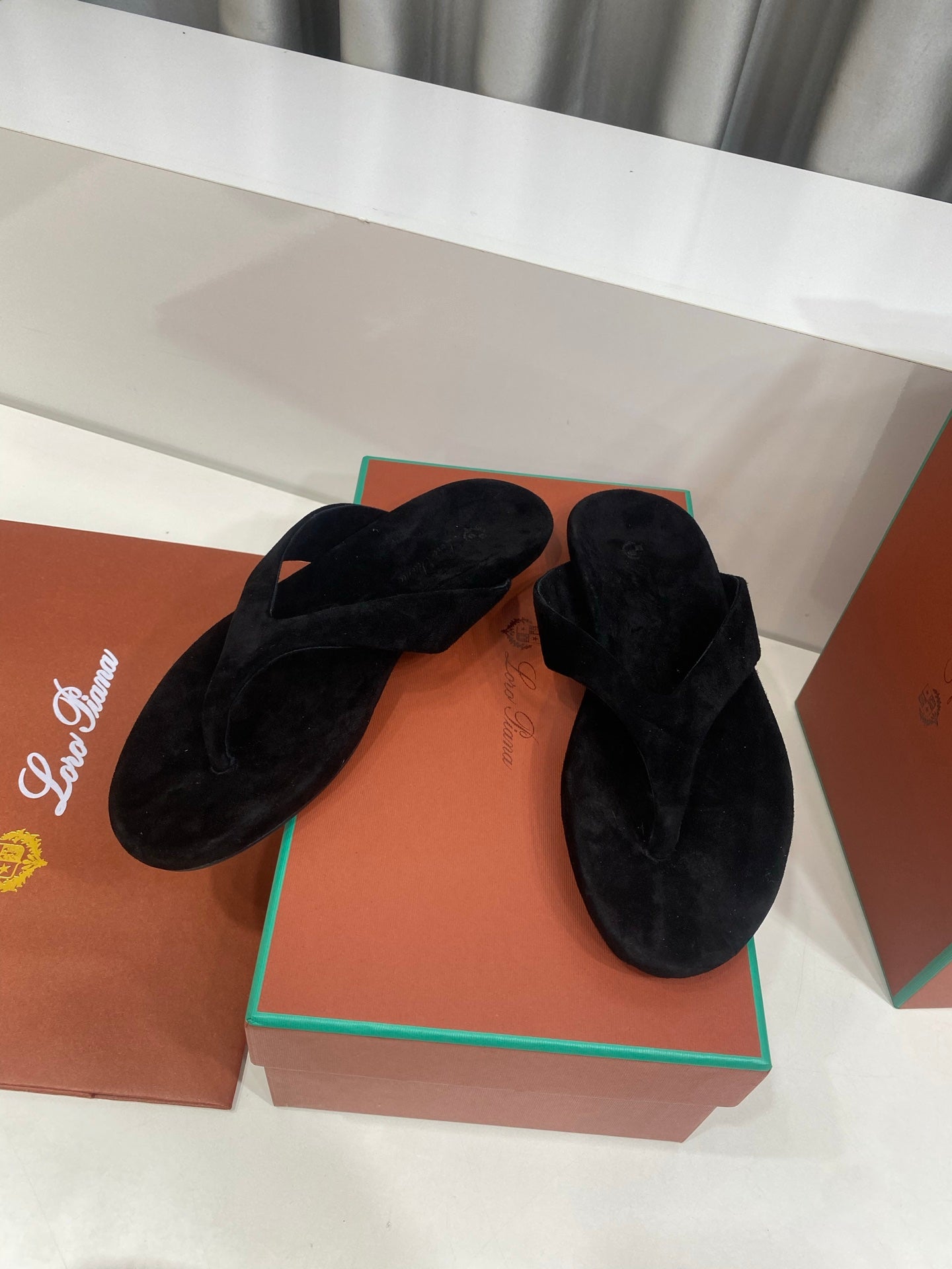 LP 26S THONG SANDALS IN BLACK SUEDE