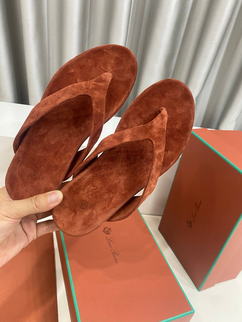LP 26S THONG SANDALS IN DARK BROWN SUEDE