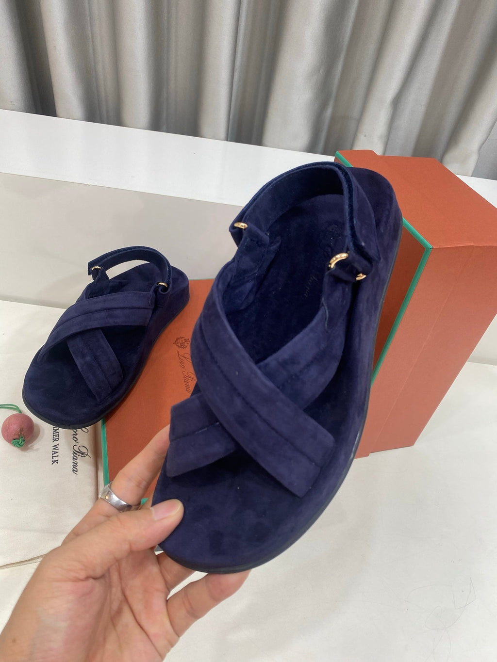 LP 26S CROSS-STRAP SANDALS IN NAVY BLUE SUEDE