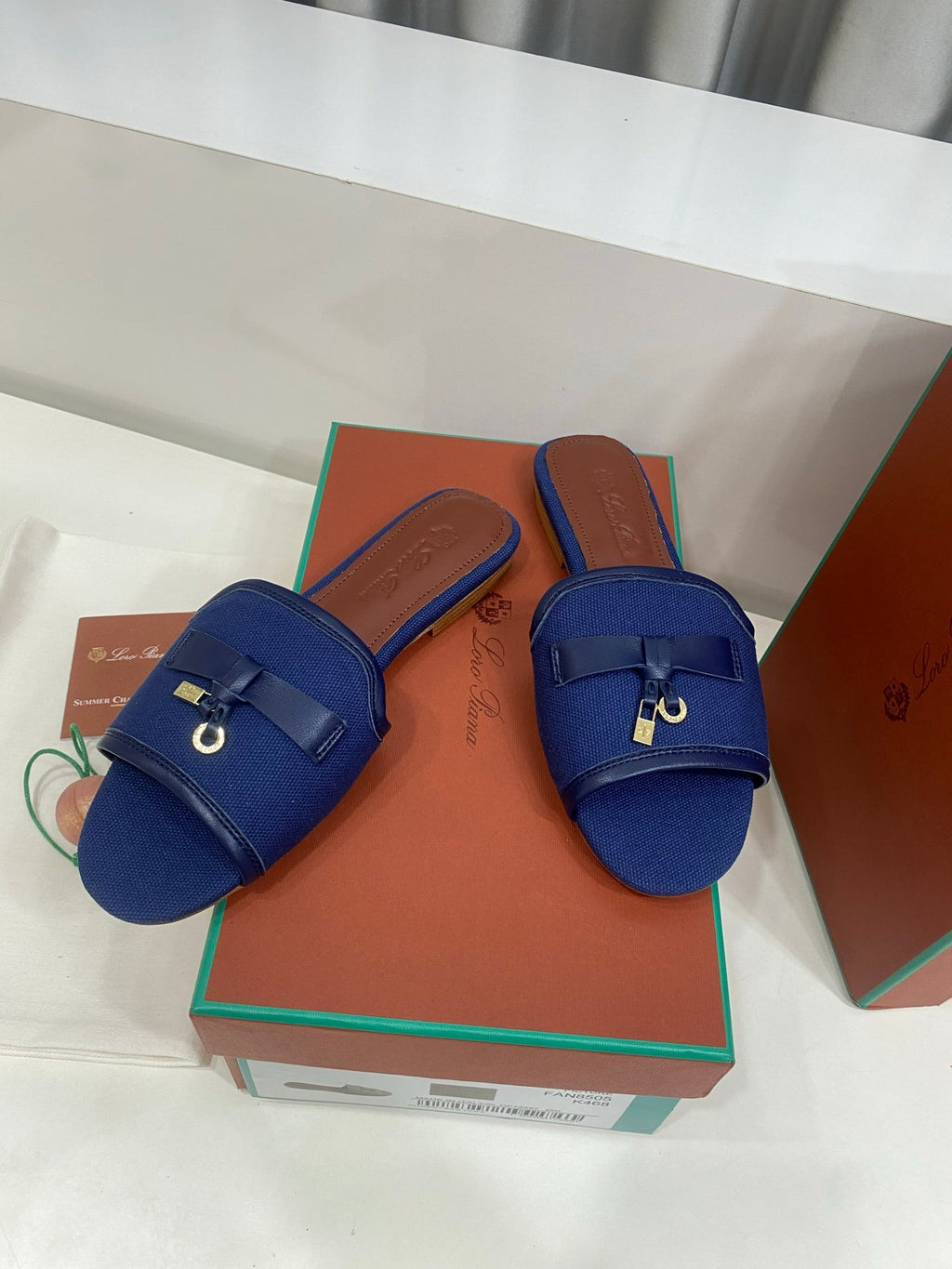 LP 26S SLIDES IN NAVY BLUE CANVAS AND CALFSKIN