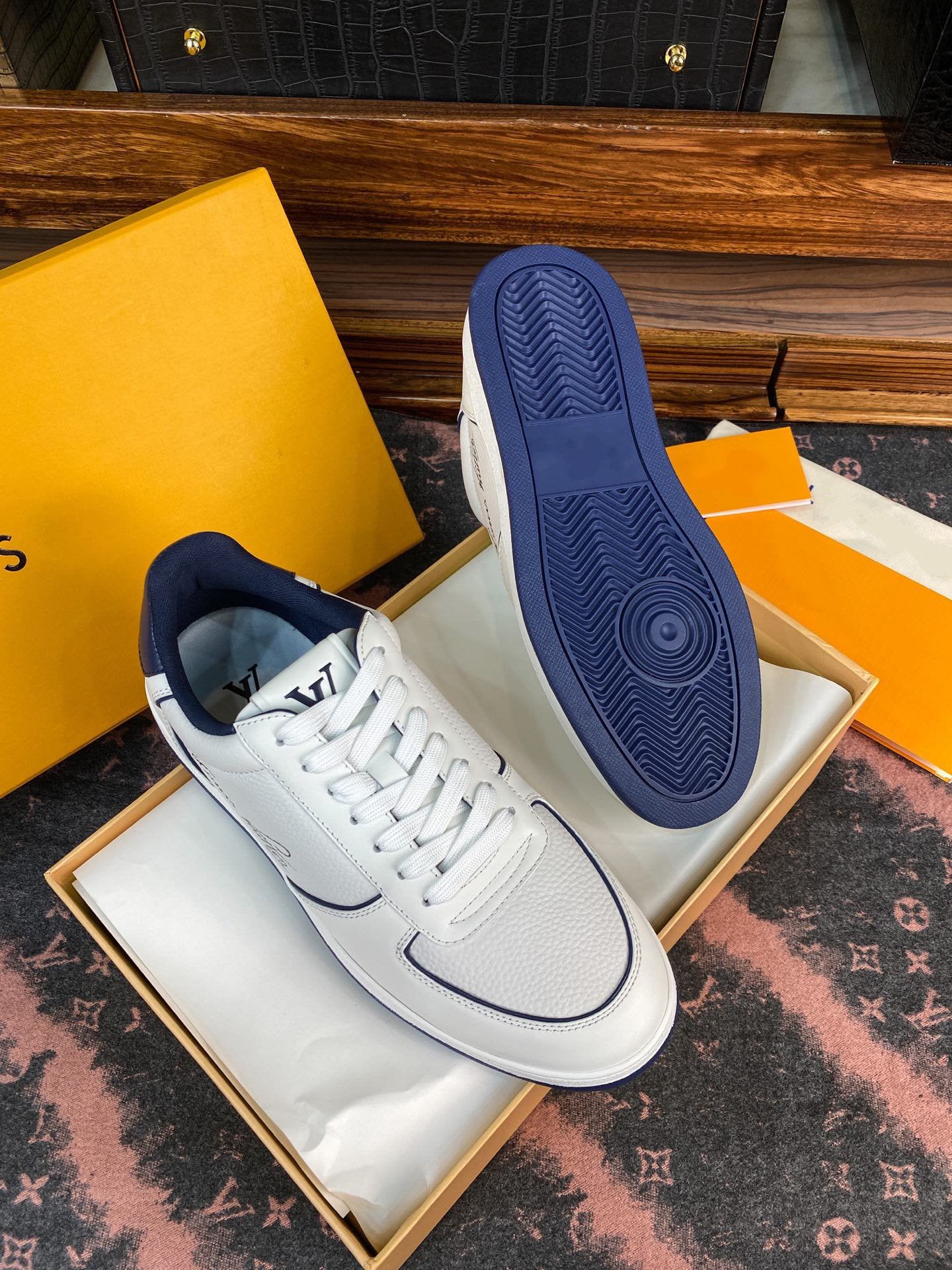 LV RIVOLI FAT SNEAKER WHITE BLUE