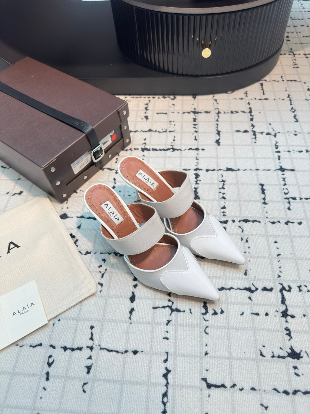 ALAIA HIGH HEEL 9 CM IN WHITE CALFSKIN