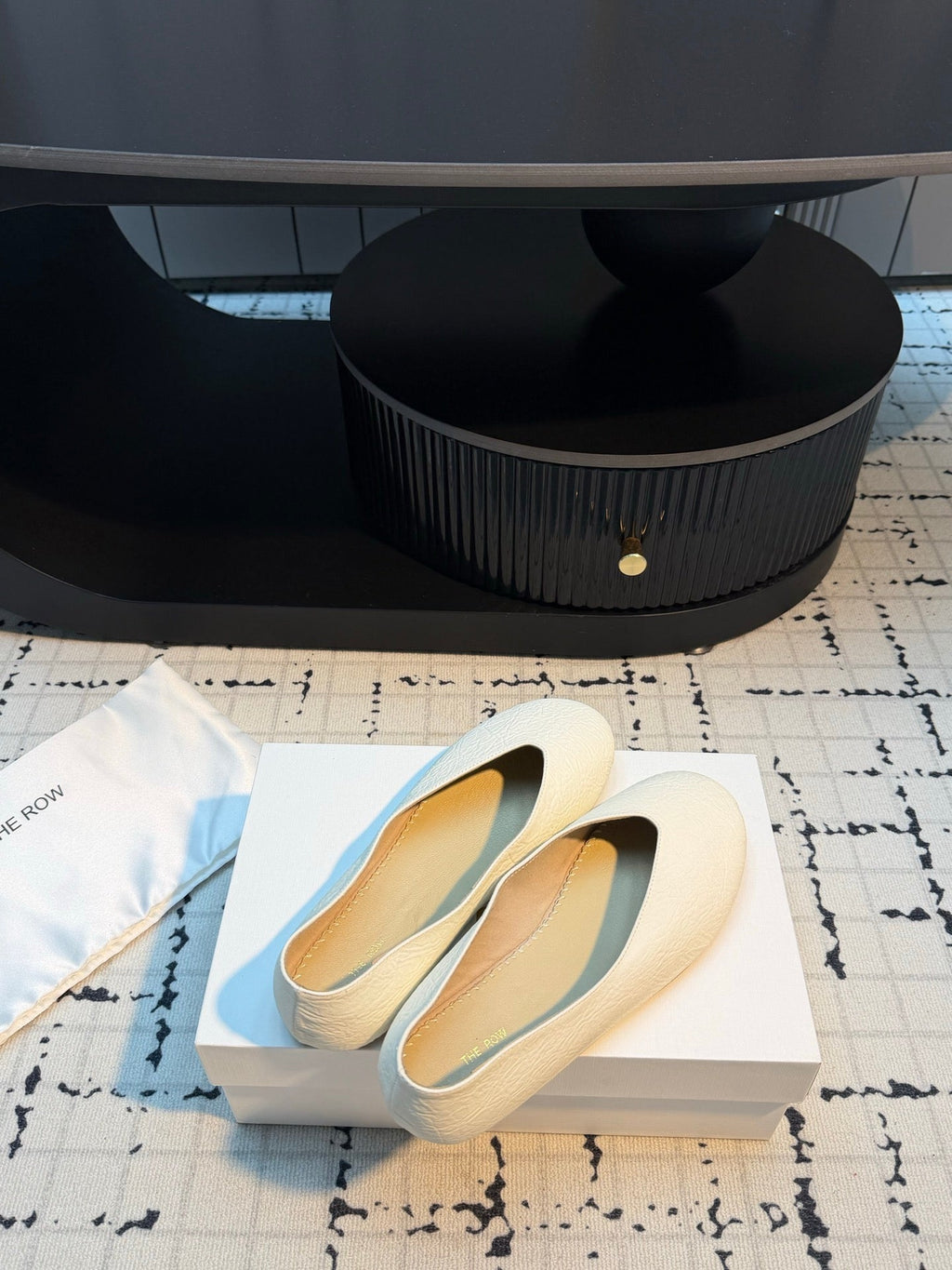 THE ROW 26S CLASSIC BALLET FLATS IN IVORY WHITE CALFSKIN
