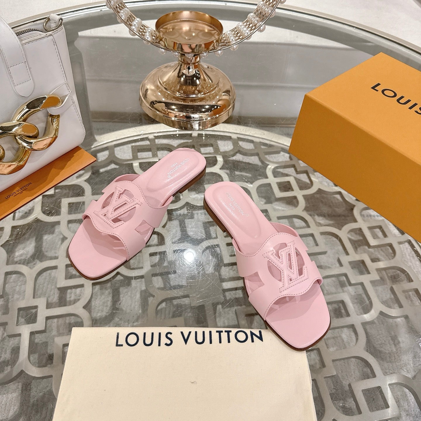 ISOLA FLAT SLIDE IN PASTEL PINK CALFSKIN