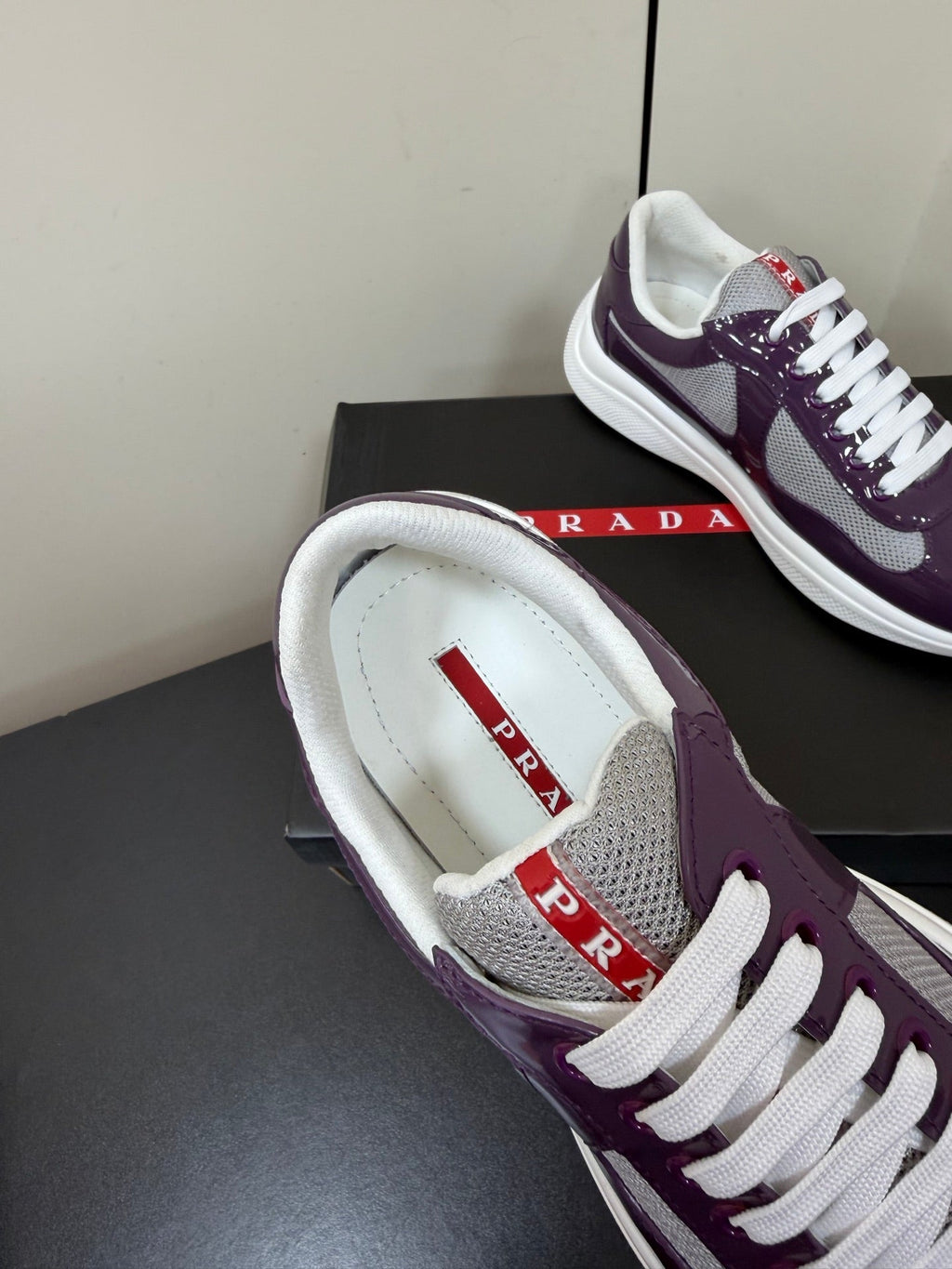 PRADA 26S SNEAKERS IN PLUM PURPLE PATENT CALFSKIN AND WHITE MESH