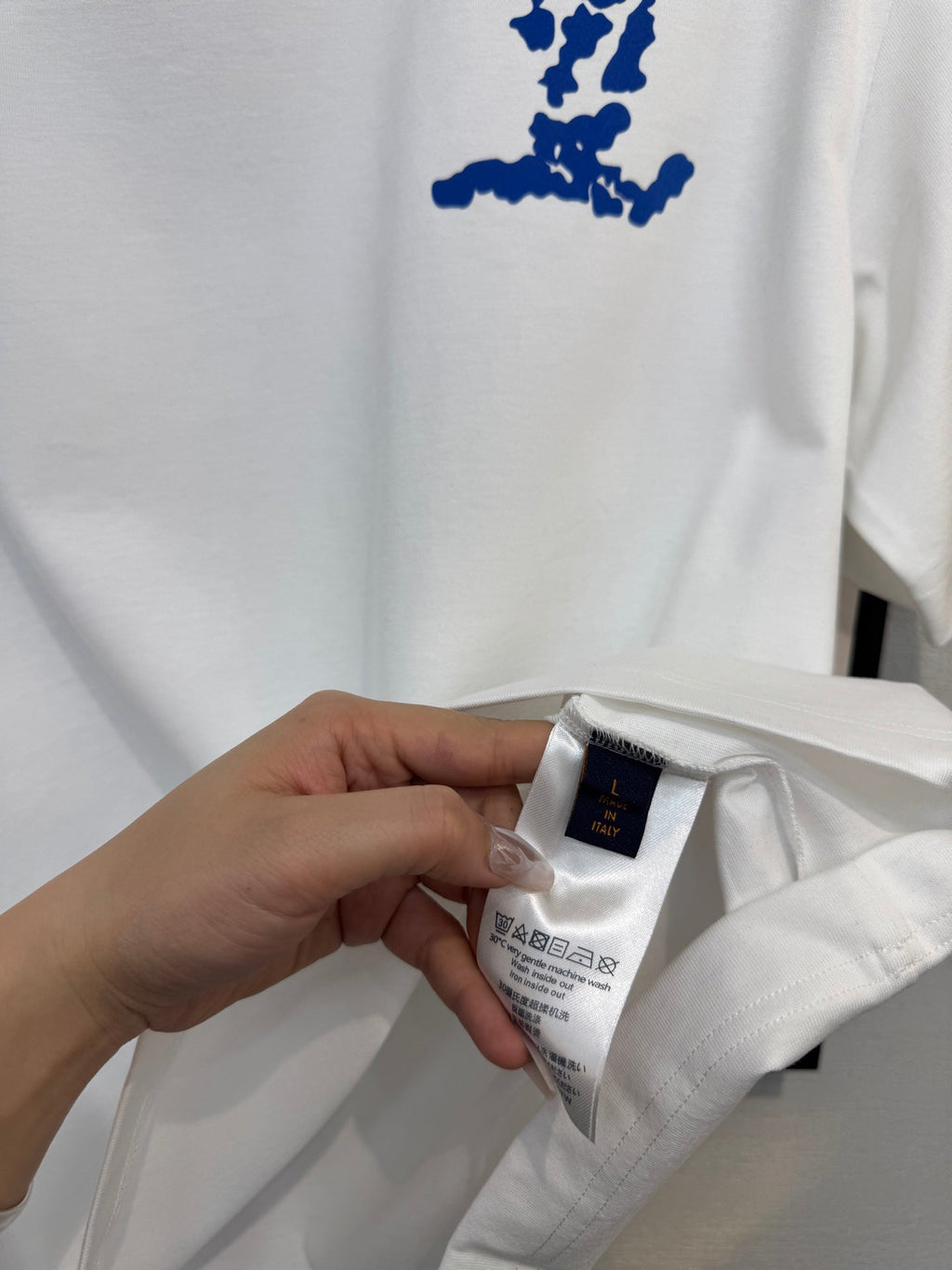 LV WHITE COTTON T-SHIRT BLUE STYLIZED LOGO 238917