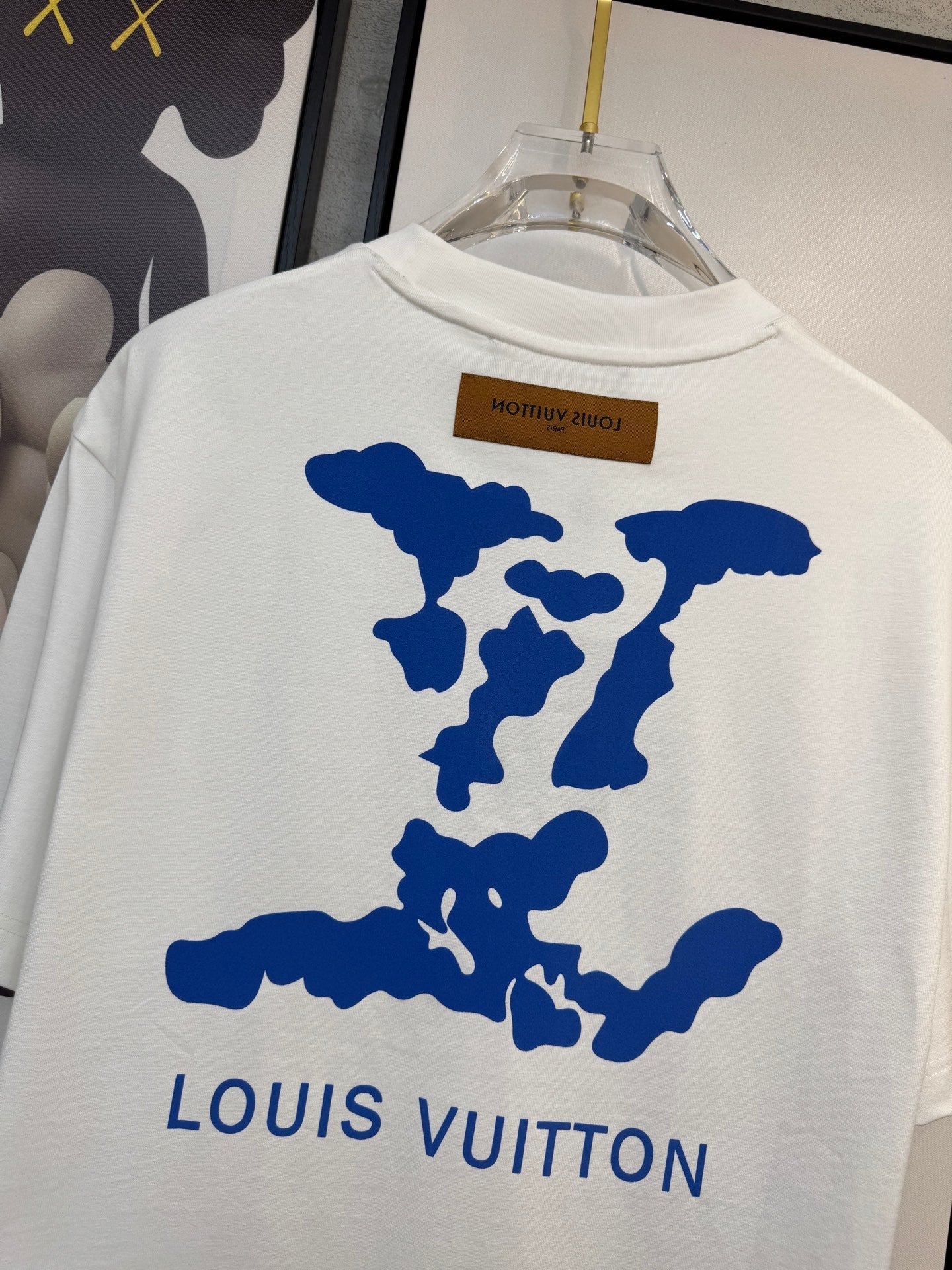 LV WHITE COTTON T-SHIRT BLUE STYLIZED LOGO 238917