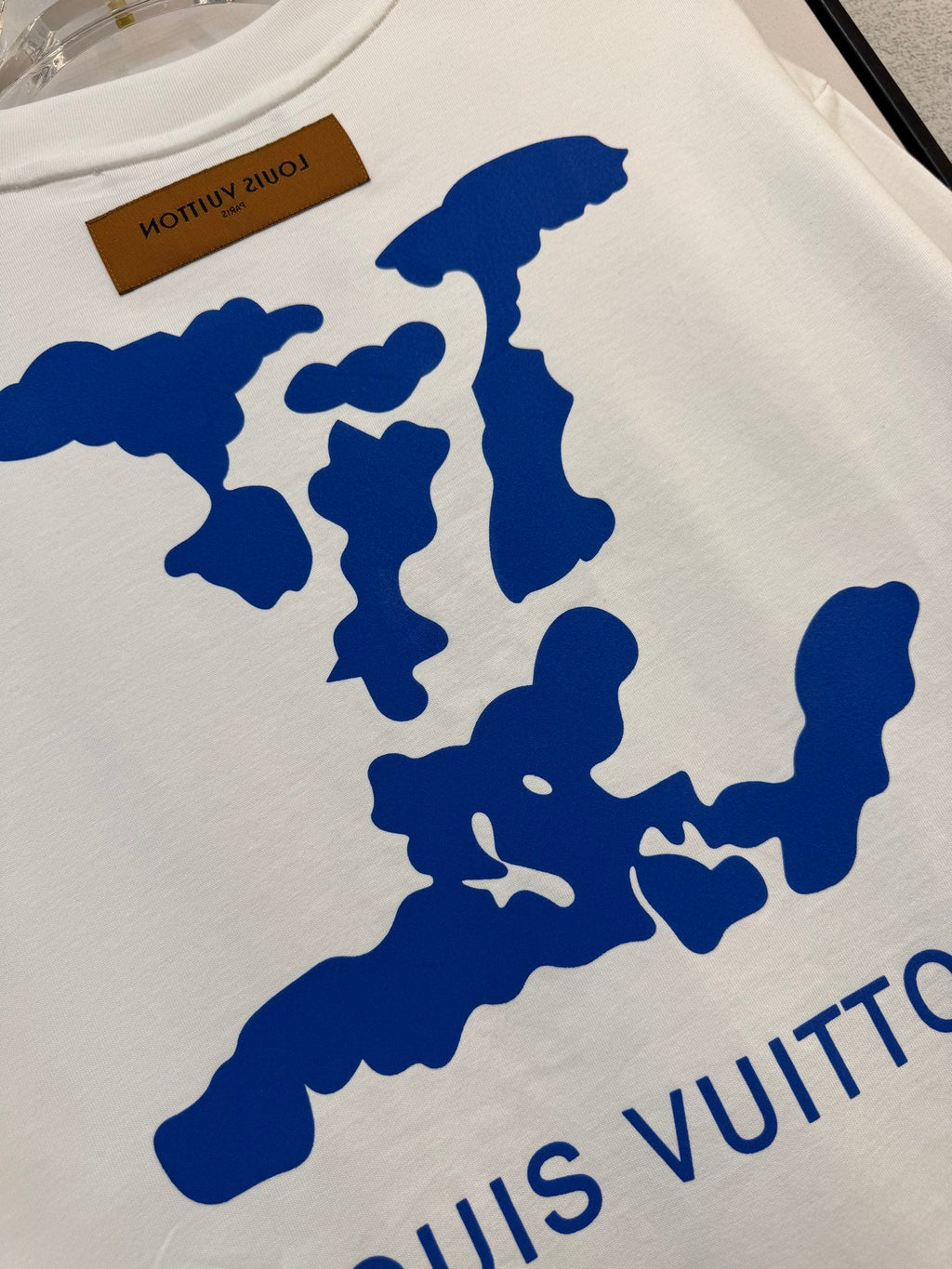 LV WHITE COTTON T-SHIRT BLUE STYLIZED LOGO 238917