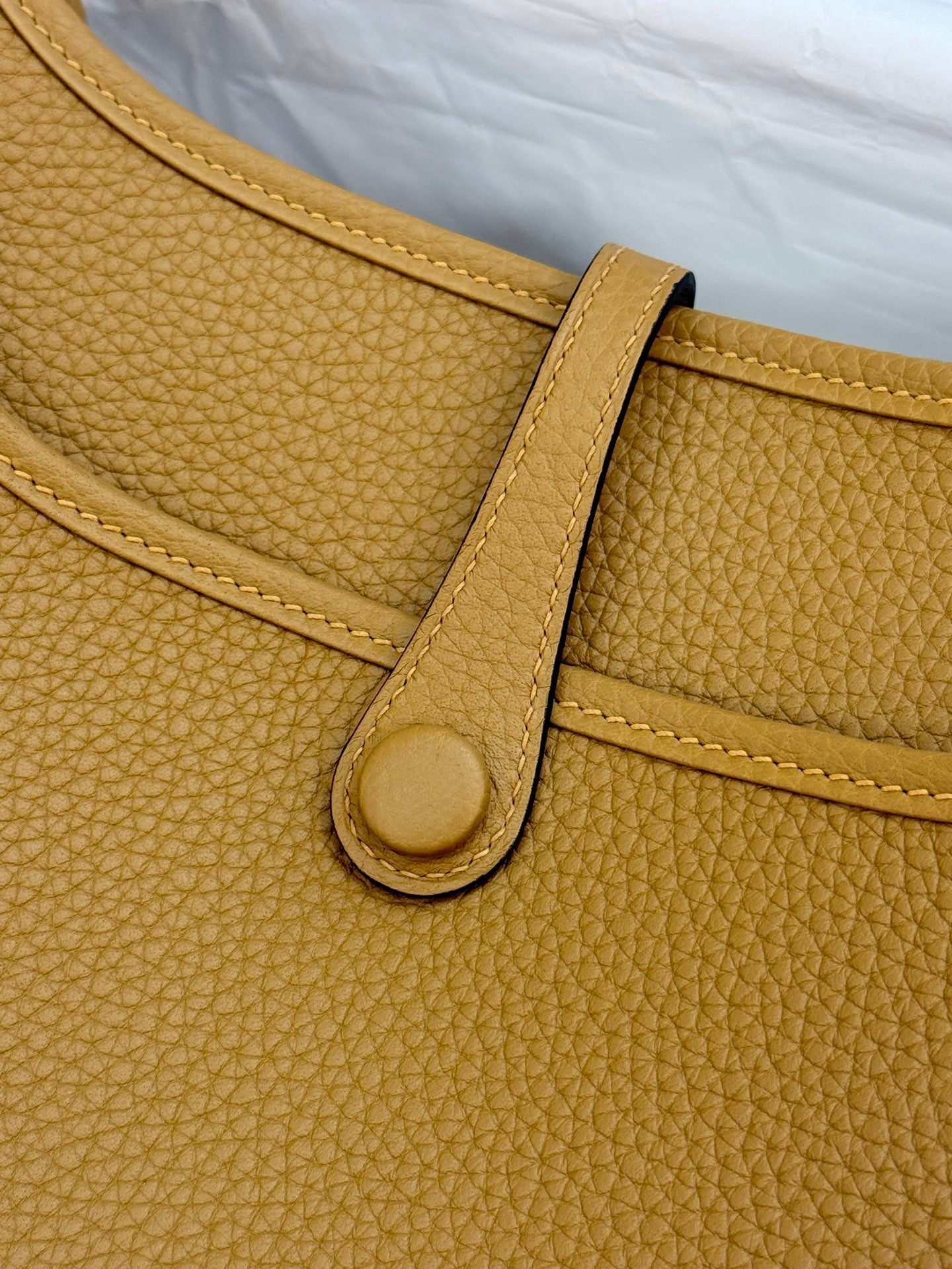 HM 26S EVELYNE BAG 23CM IN GOLDEN BROWN GRAINED CALFSKIN
