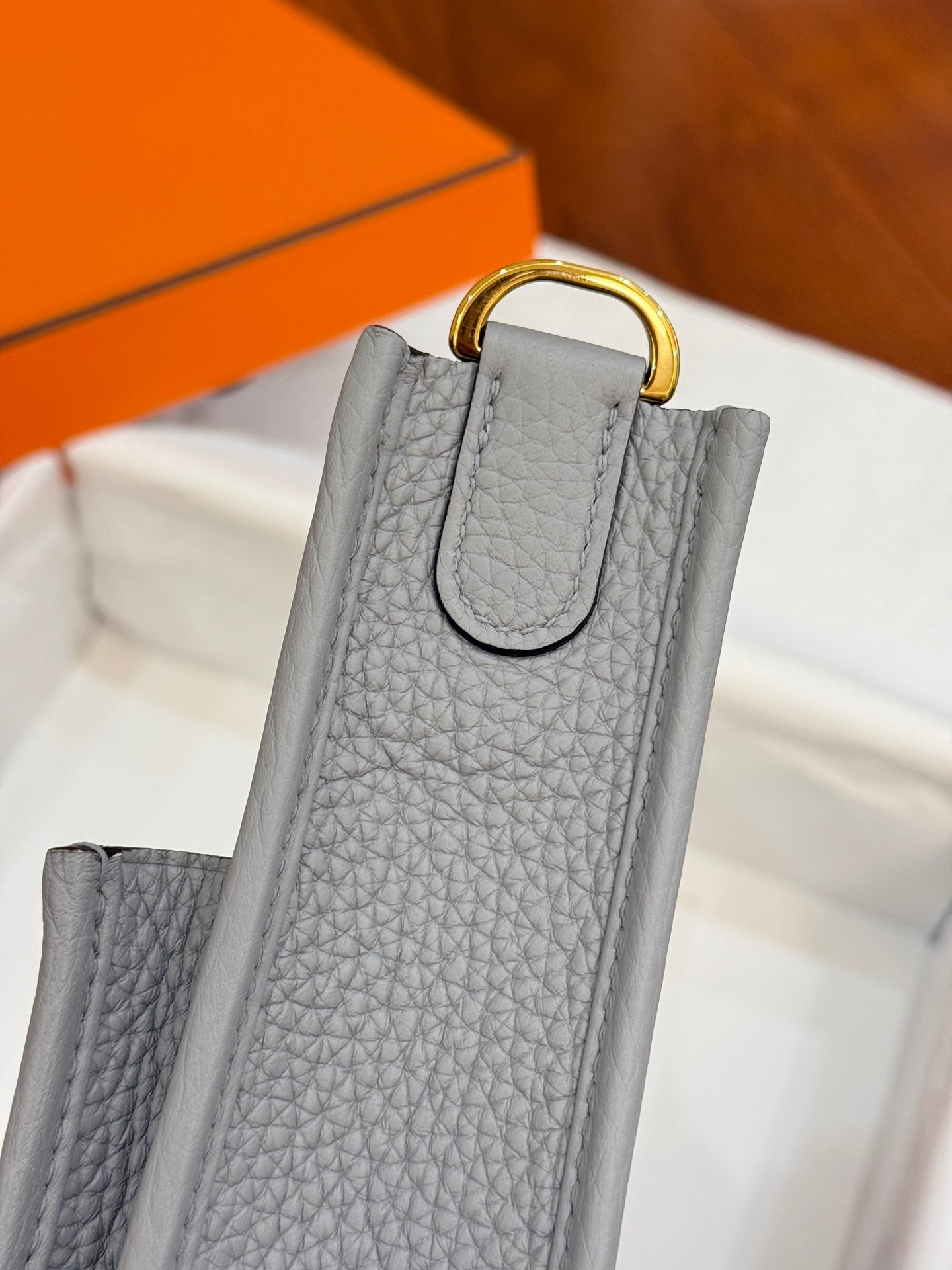 HM 26S EVELYNE BAG 23CM IN LIGHT GRAY GRAINED CALFSKIN