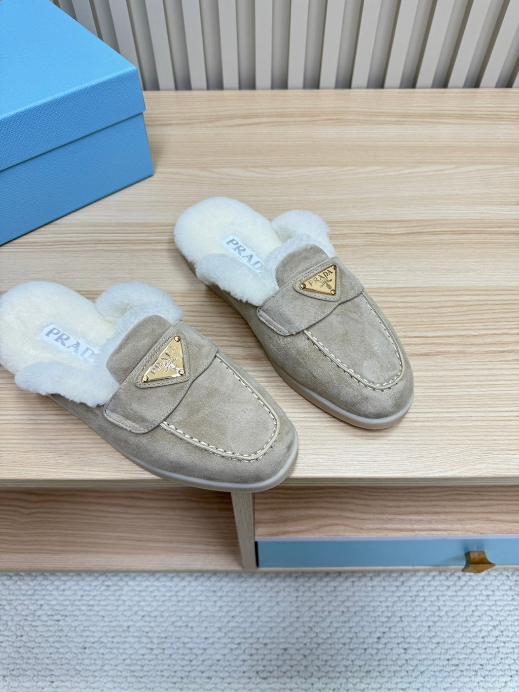 TRIANGLE LOGO FLATS IN KHAKI BEIGE SUEDE AND FUR LINING