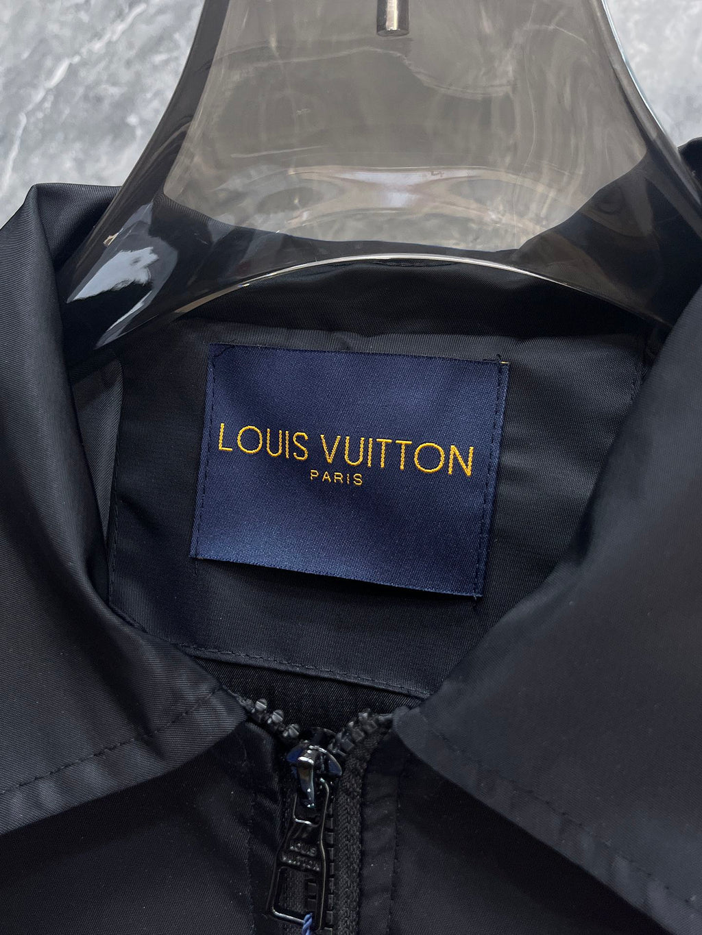 LV BLACK JACKET 239556