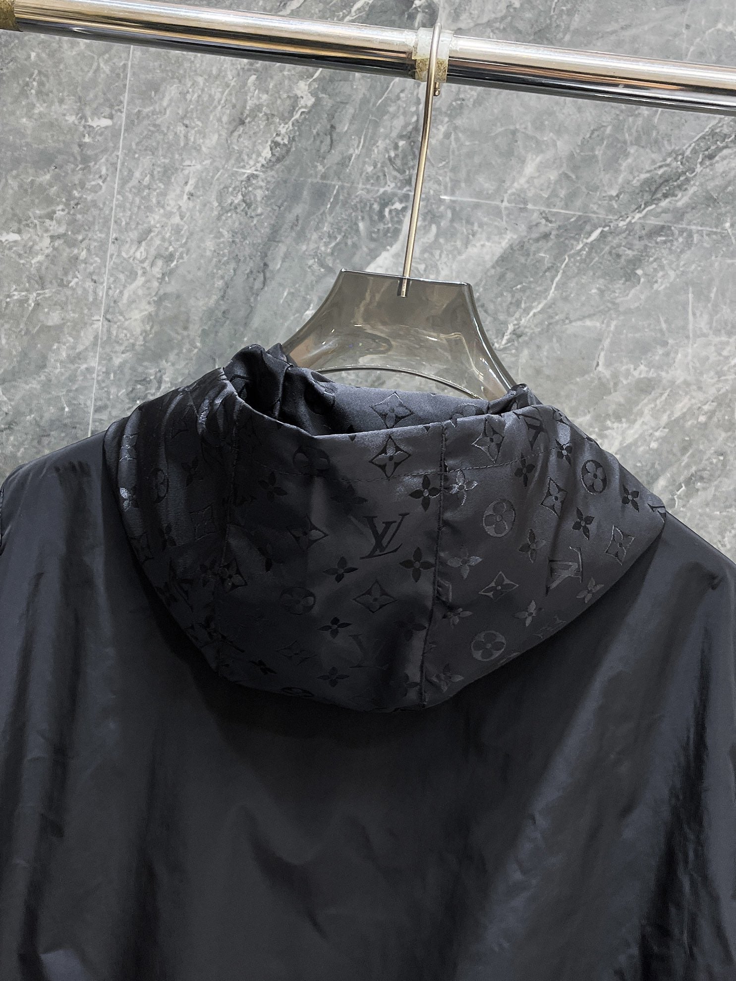 LV BLACK JACKET 239563