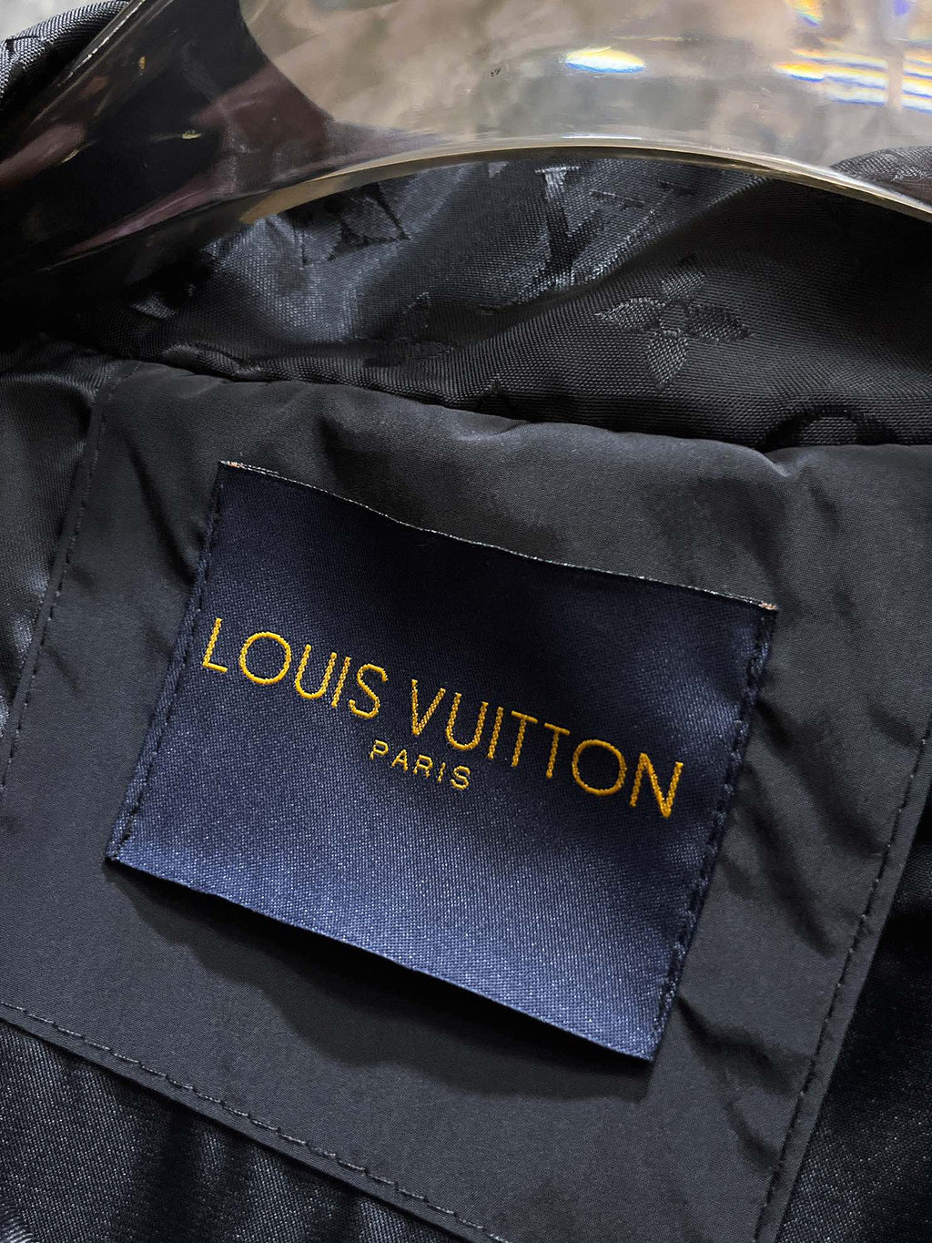LV BLACK JACKET 239563