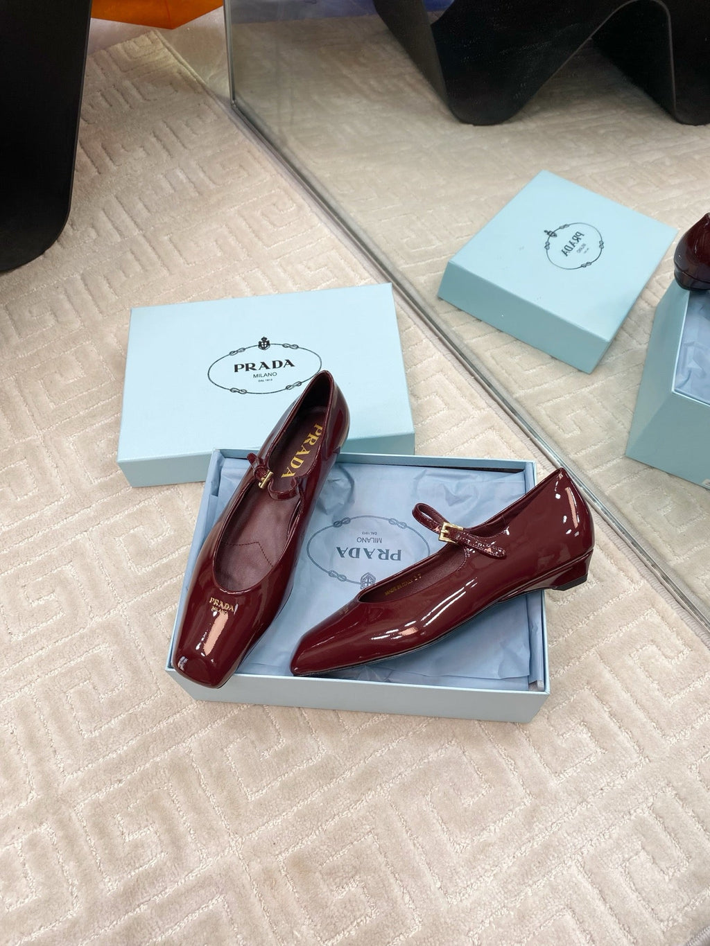 MARY JANE FLATS SQUARE TOE IN BURGUNDY RED PATENT SHEEPSKIN