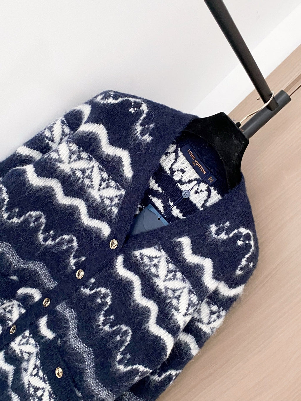 LV 25S V-NECK CARDIGAN 0057