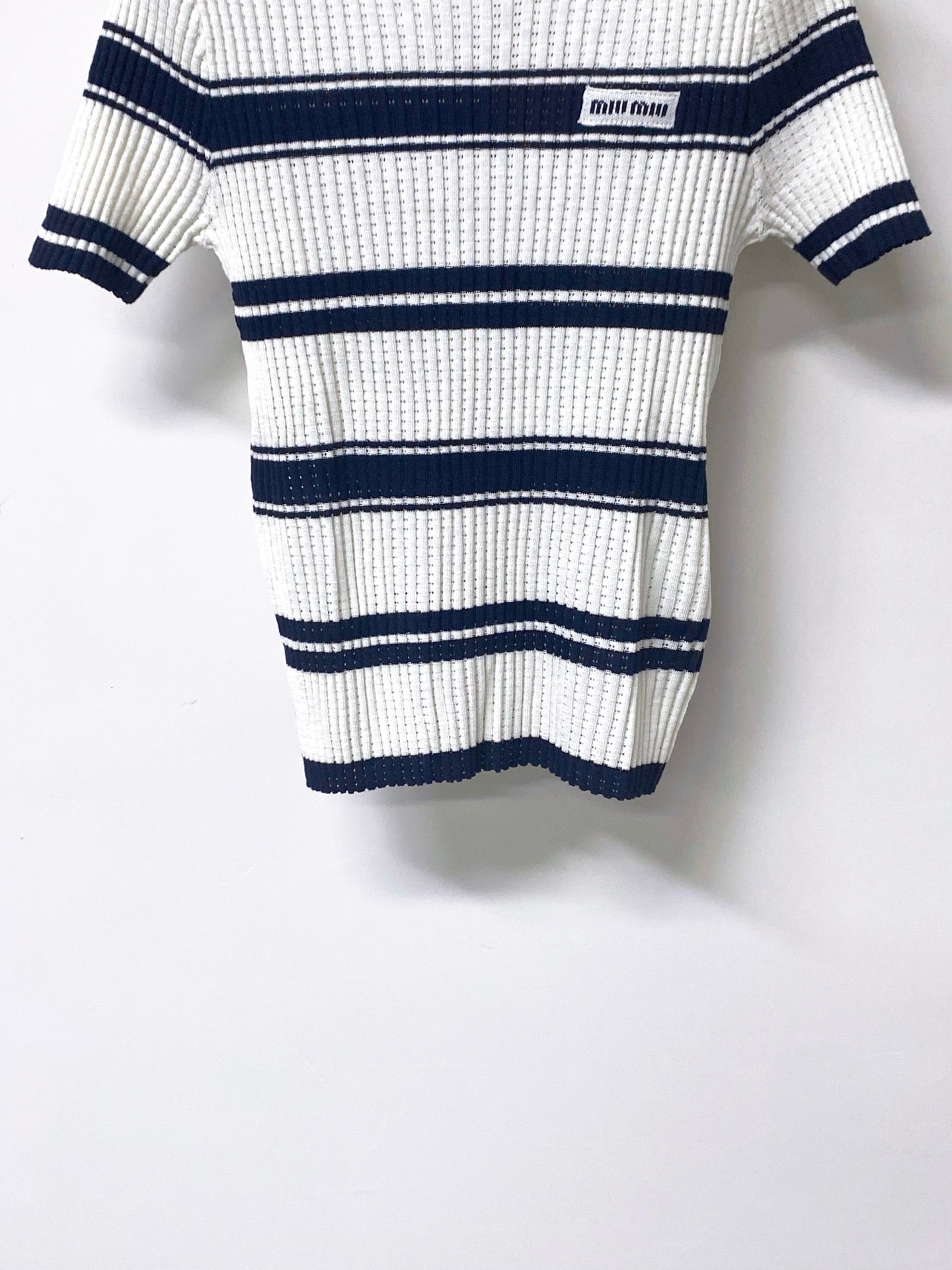 MIUMIU 26S SHORT-SLEEVED SWEATER STYLE 1057