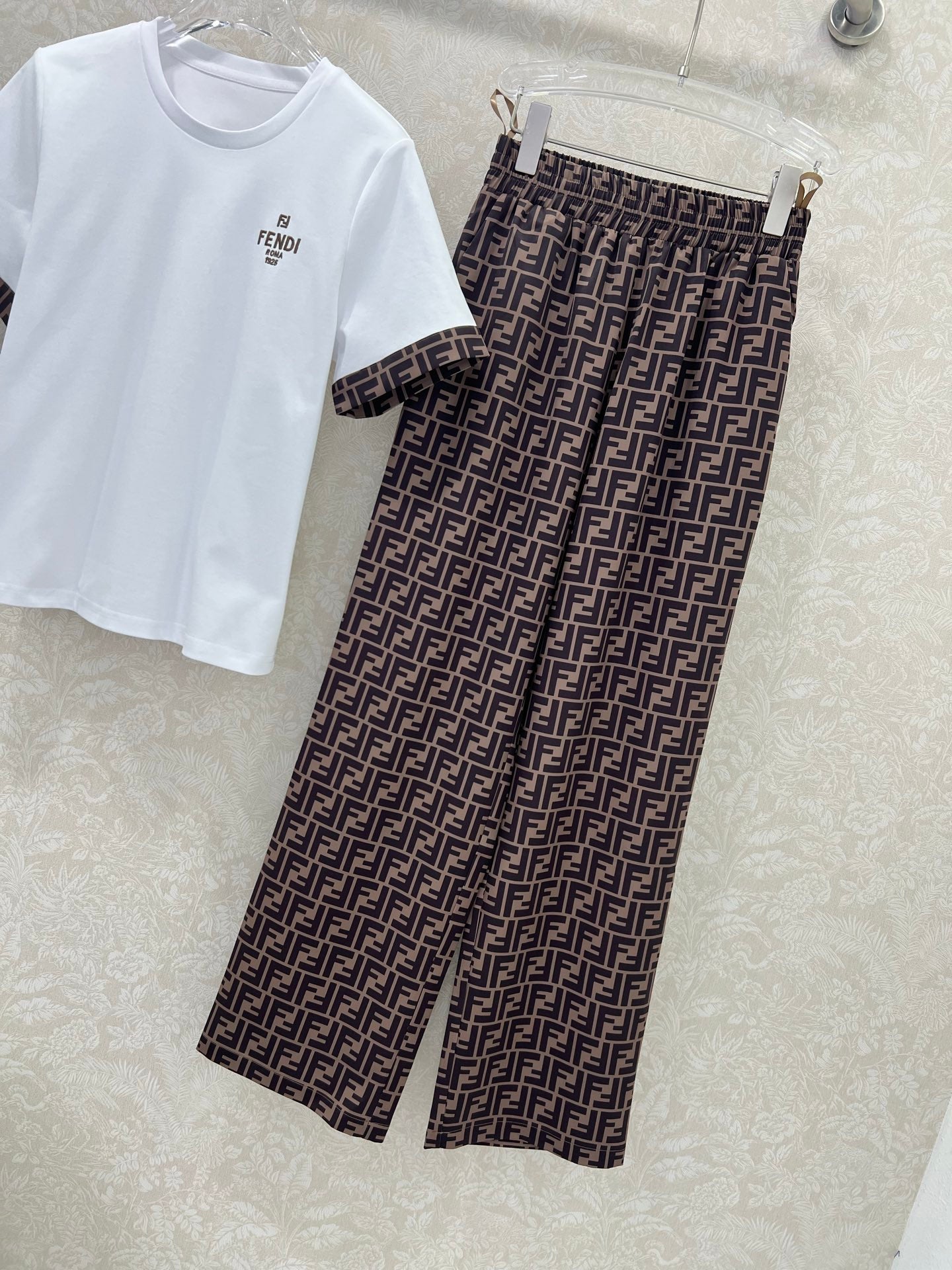 FENDI SHORT-SLEEVE T‑SHIRT AND LONG PANTS SET 275185