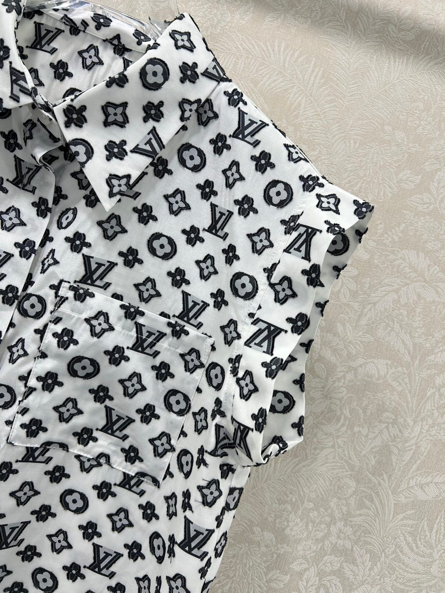 LV SLEEVELESS LOGO PRINT TOP 269951