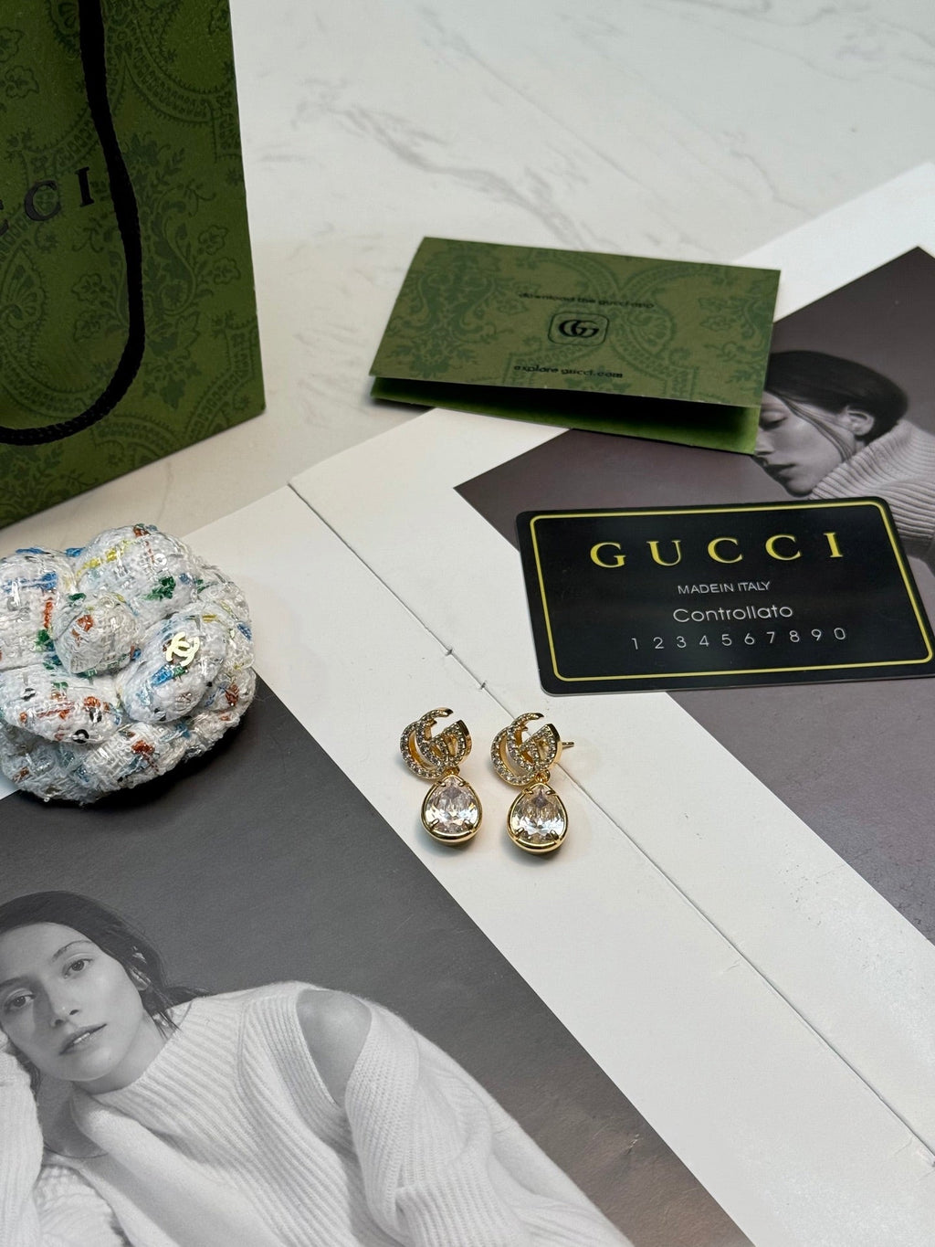 GUCCI 26S INTERLOCKING GG CRYSTAL TEARDROP EARRINGS IN GOLD TONE METAL 621443