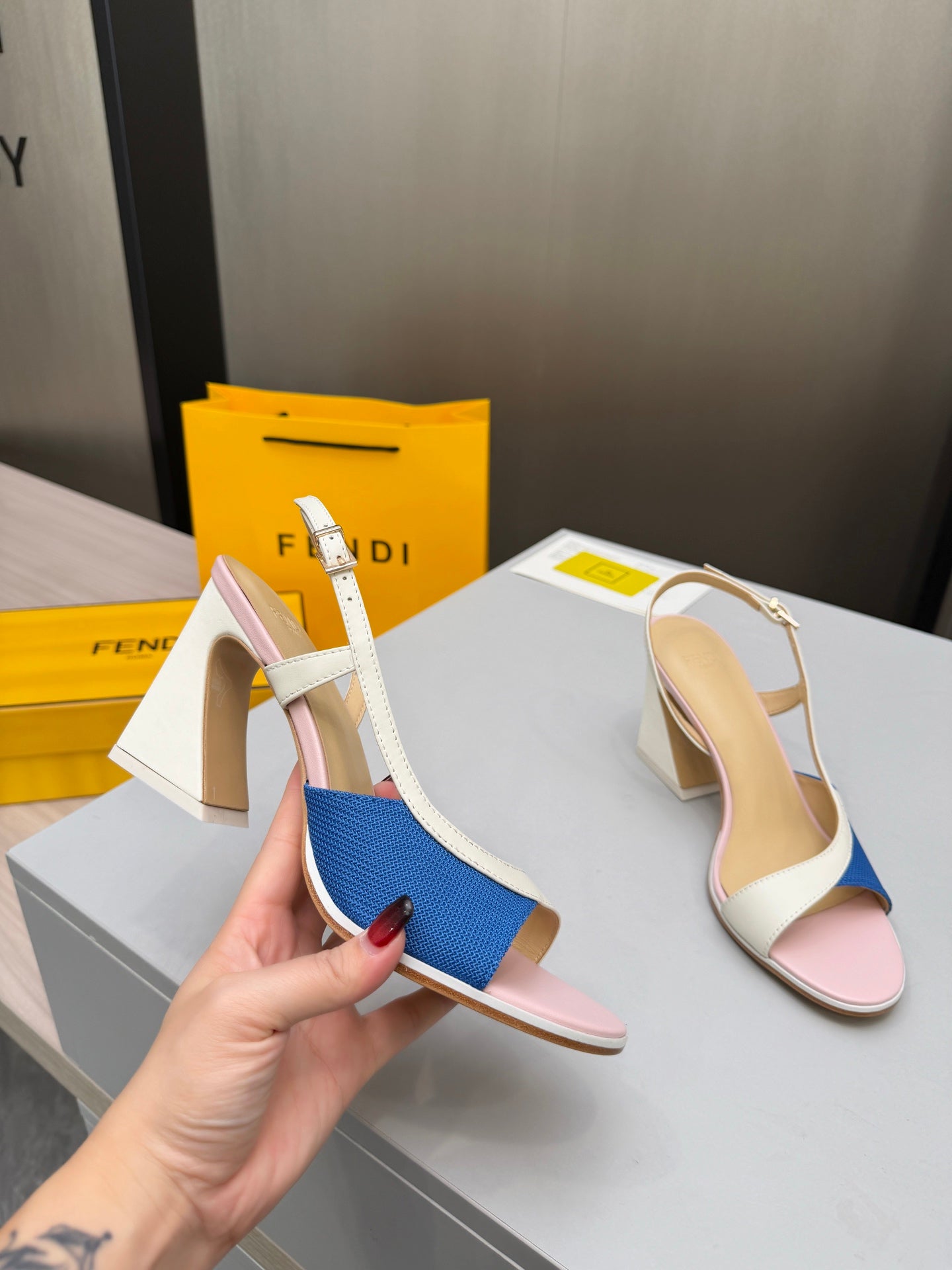 FENDI 26S SLINGBACK SANDALS IN WHITE CALFSKIN AND BLUE CANVAS