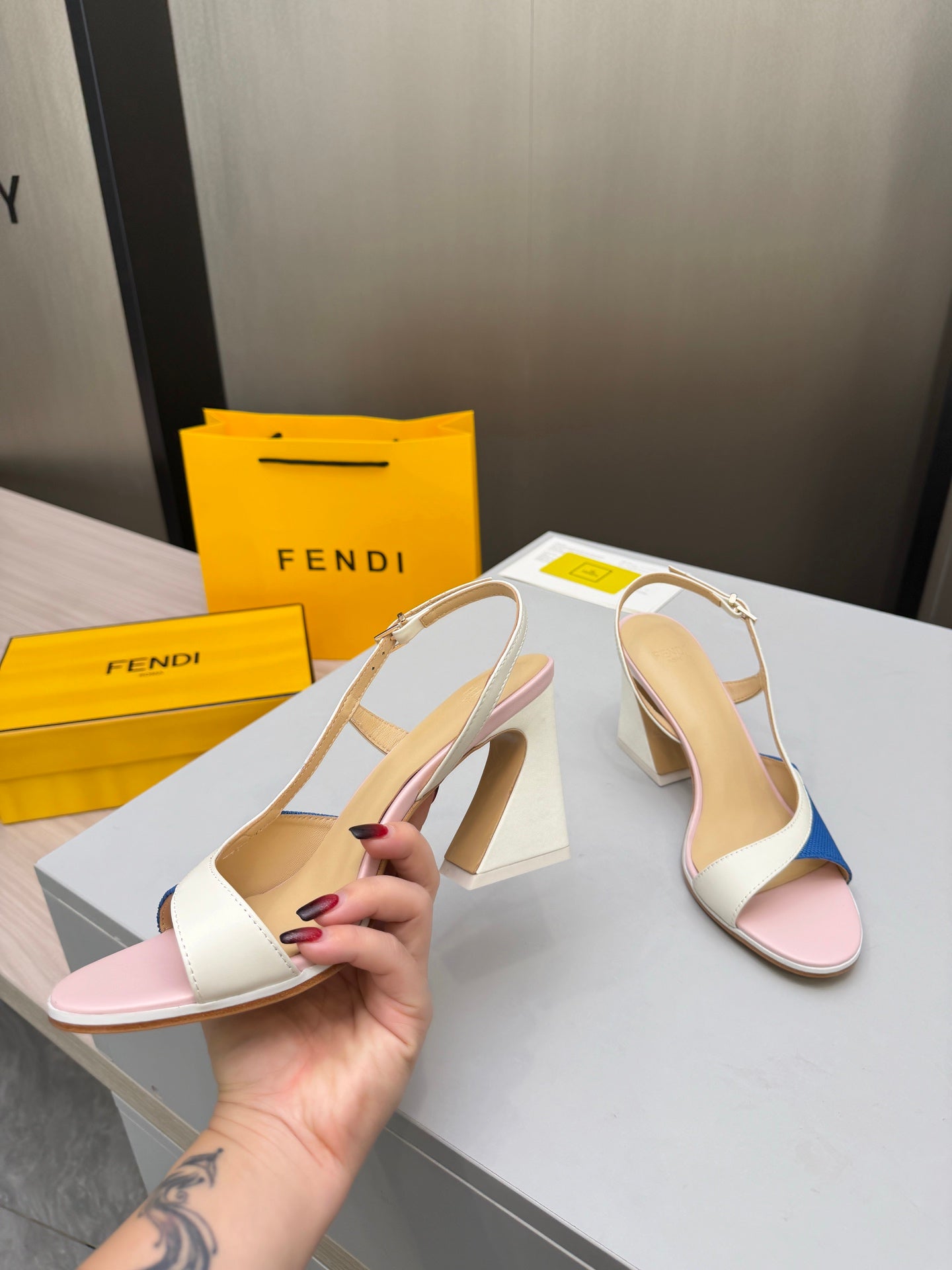 FENDI 26S SLINGBACK SANDALS IN WHITE CALFSKIN AND BLUE CANVAS