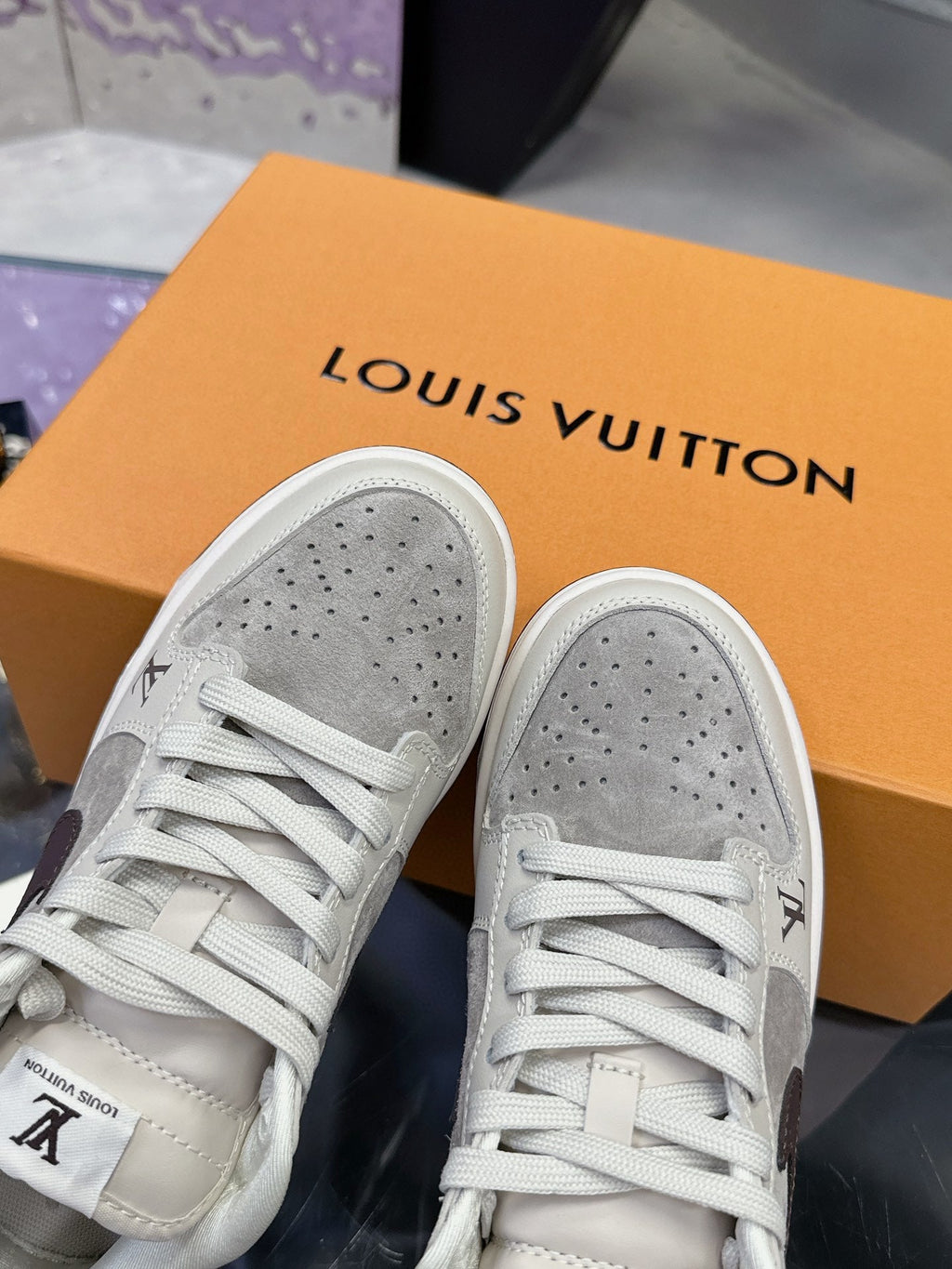 LV 26S DUNK LOW SNEAKERS IN LIGHT GREY BROWN CALFSKIN AND SUEDE