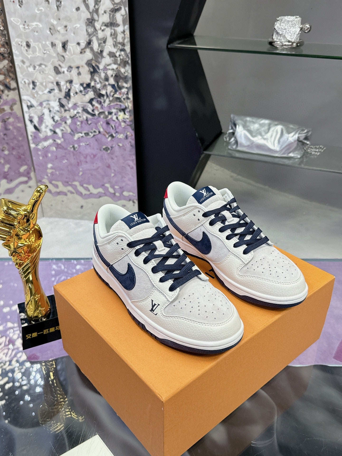 LV 26S DUNK LOW SNEAKERS IN WHITE NAVY CALFSKIN AND SUEDE