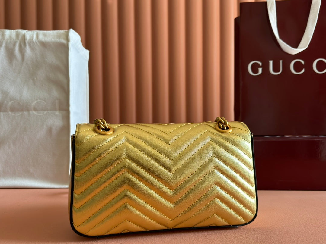 MARMONT MEDIUM SHOUDER BAG 26 IN YELLOW GLOSSY CALFSKIN
