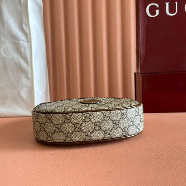 GG SUPREME SHOULDER BAG 22 BROWN IN CANVAS GOLD HARDWARE