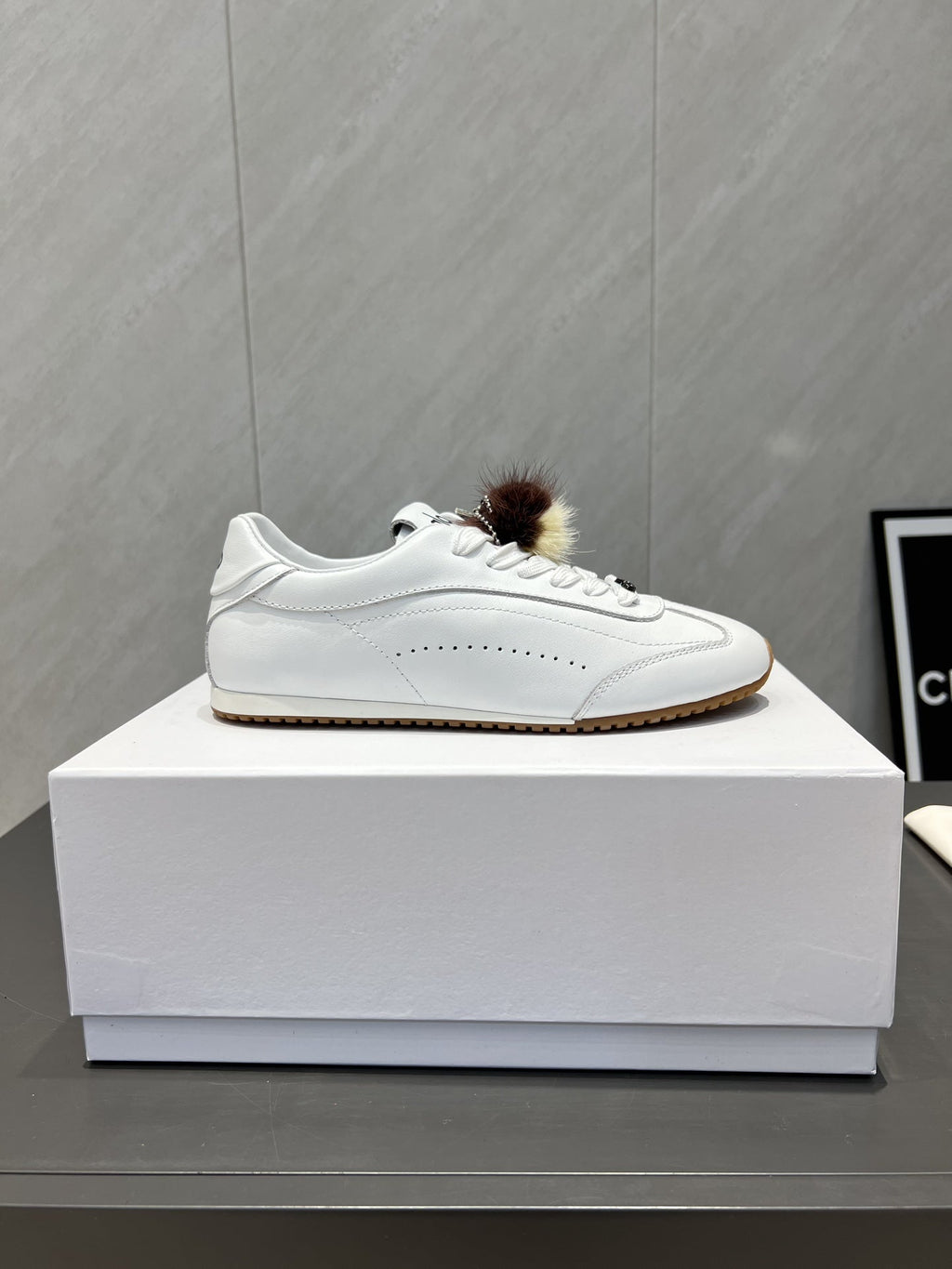 ALO 25S SUNSET SNEAKER IN WHITE LAMBSKIN WITH PUFF CHARM