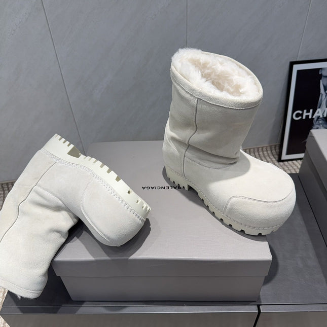 BALENCIAGA 25S LOW ANKLE BOOTS PLATFORM HEEL IN WHITE SUEDE STYLE 2