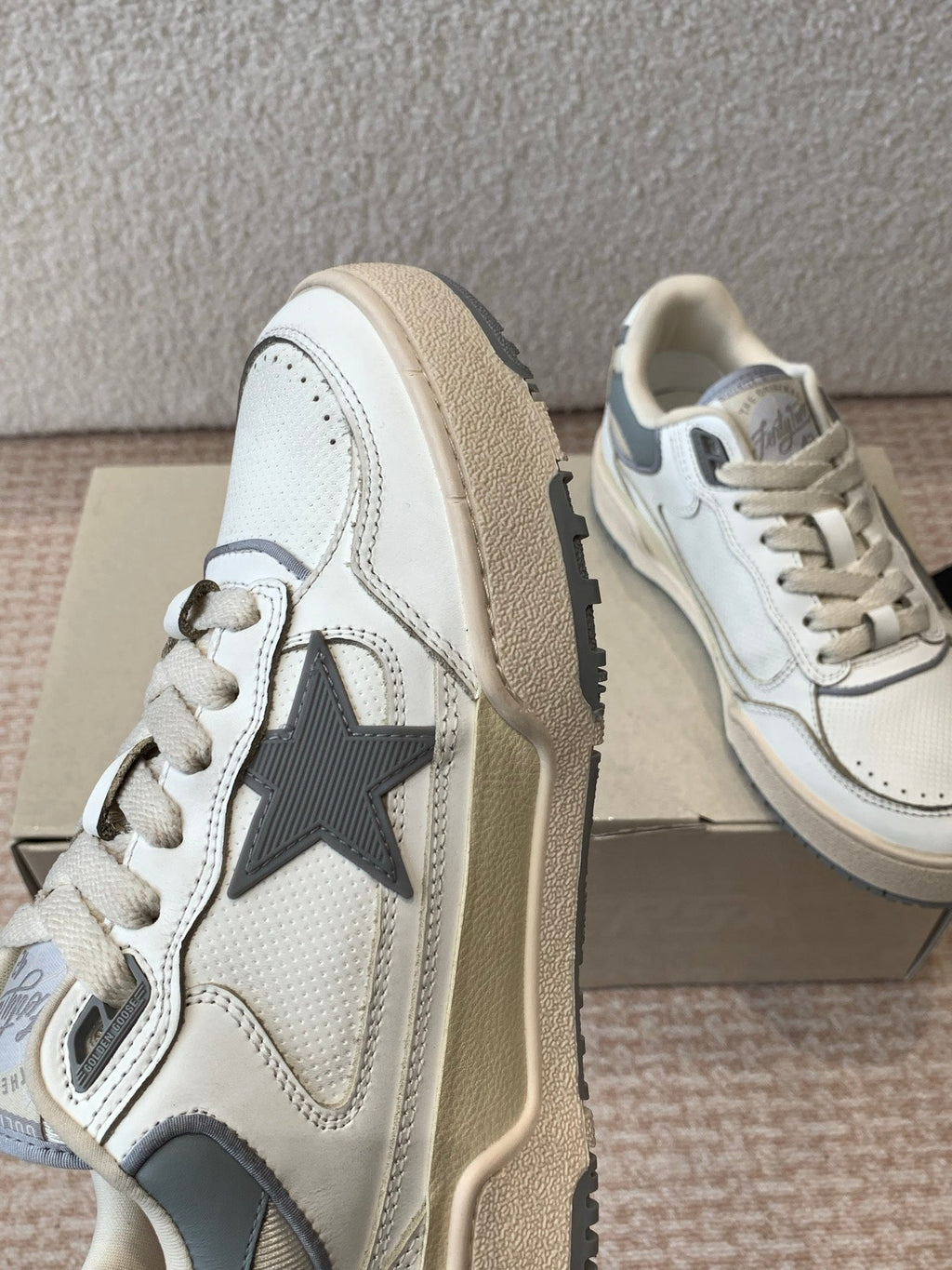 FORTY2 SNEAKERS WITH GREY STAR AND WHITE LEATHER HEEL TAB