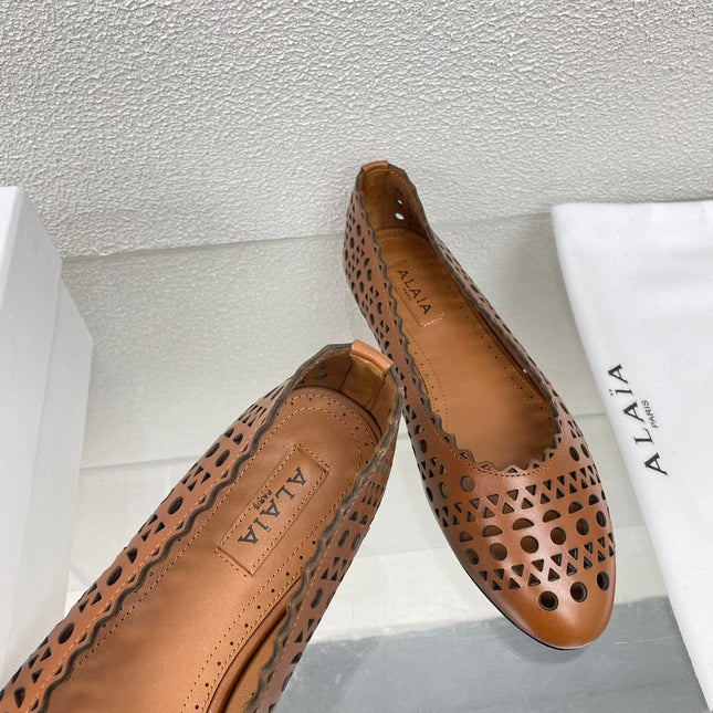 ALAIA BALLET FLAT IN CARAMEL BROWN MESH LAMBSKIN
