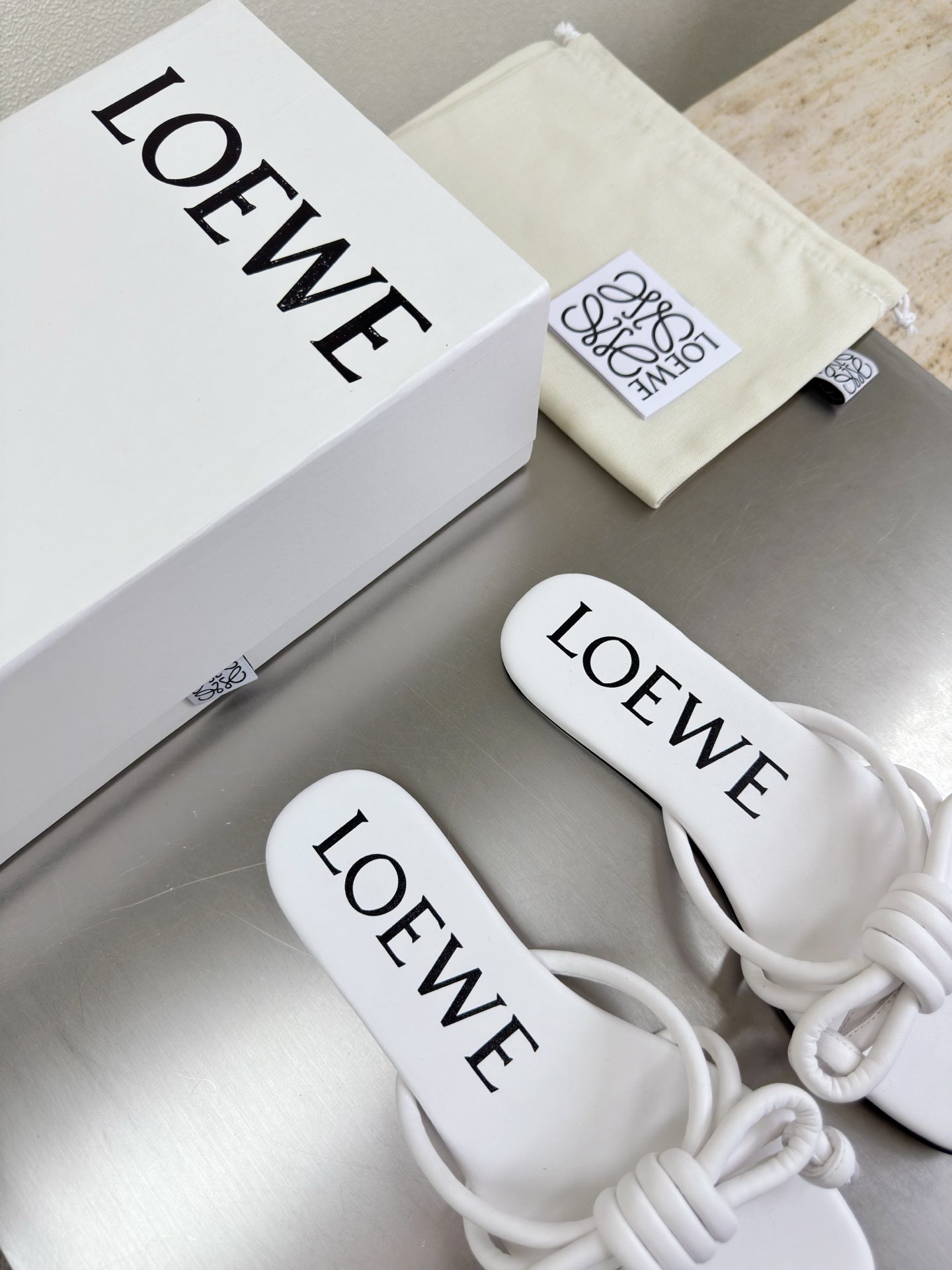LOEWE 26S FLAMENCO KNOT SANDAL IN WHITE CALFSKIN