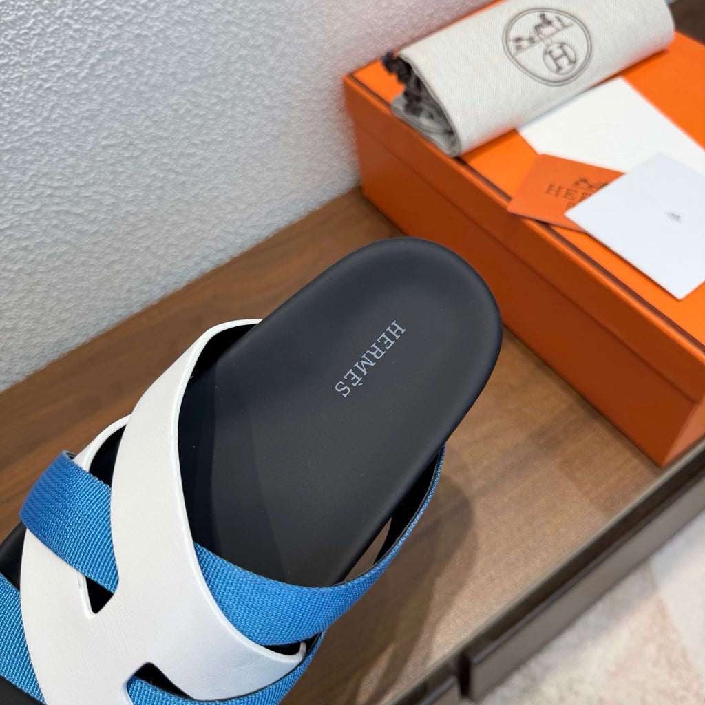 HM 26S KAZIMIR SANDAL IN WHITE CALFSKIN AND BLUE FABRIC