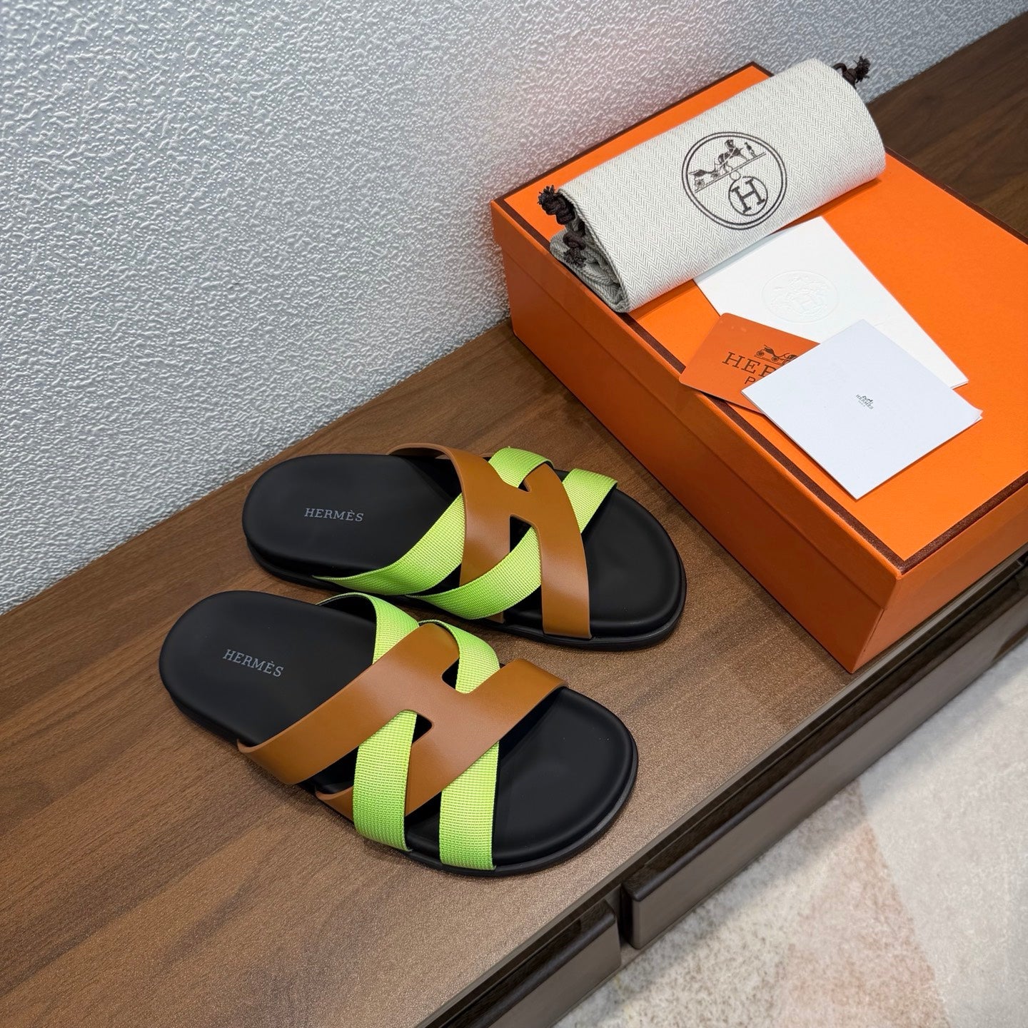 HM 26S KAZIMIR SANDAL IN CARAMEL BROWN CALFSKIN AND LIME GREEN FABRIC