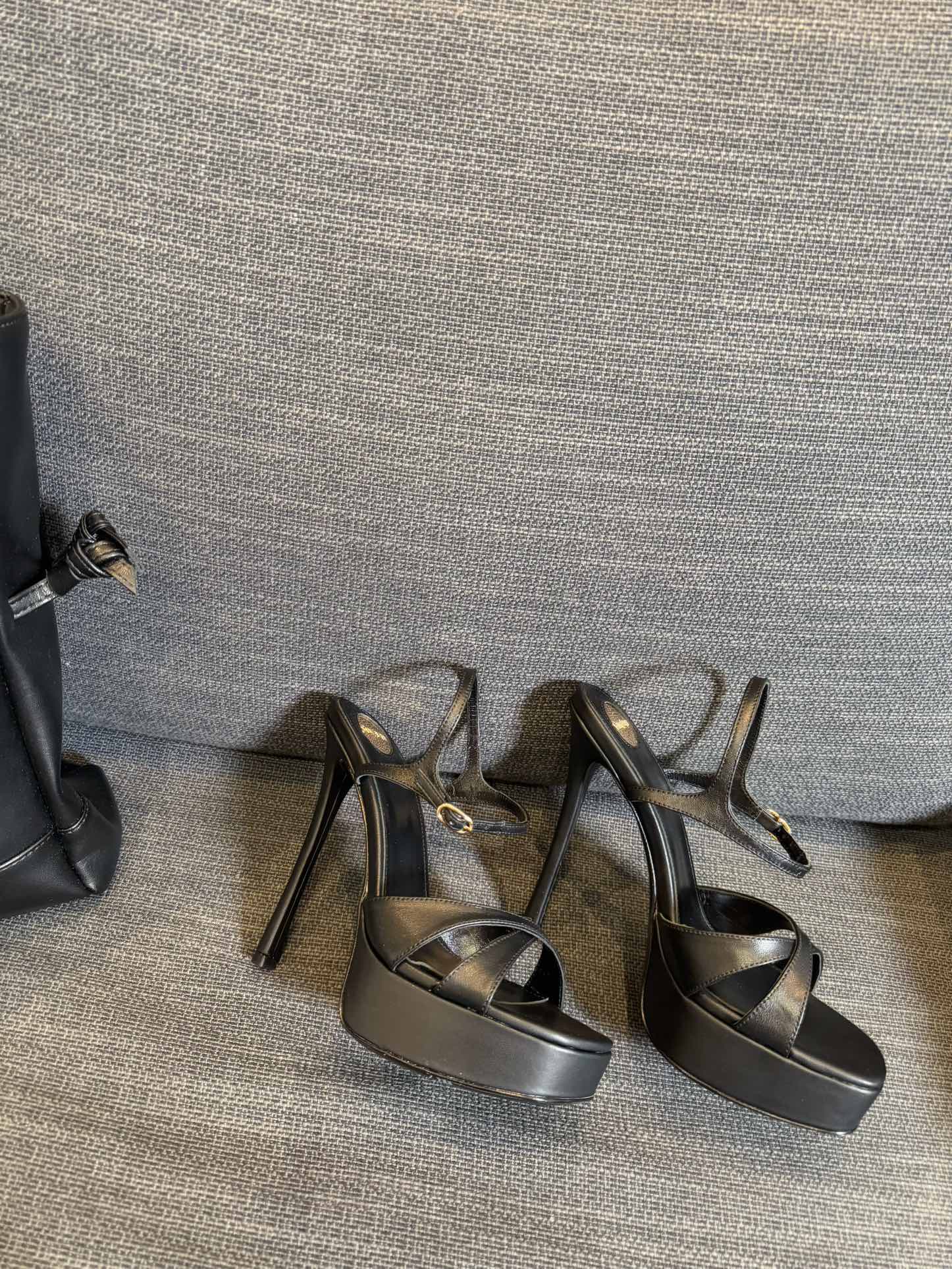YSL 26S CROSS-STRAP SANDALS 150 MM IN BLACK CALFSKIN