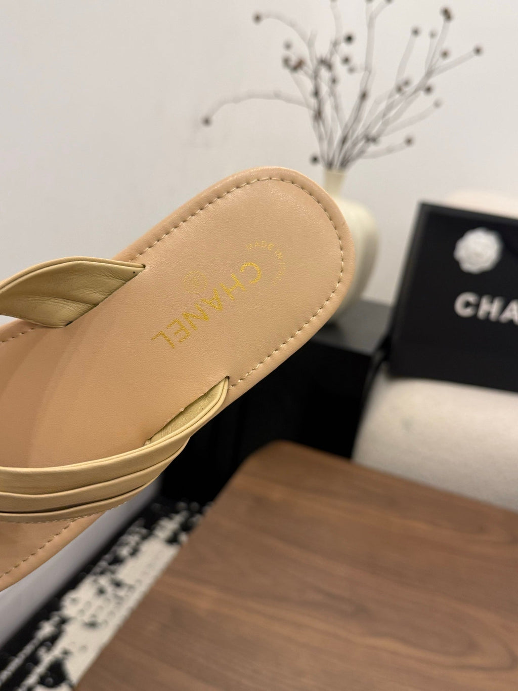 CHANEL 26S THONG SANDALS IN BEIGE CALFSKIN WITH CC LOGO