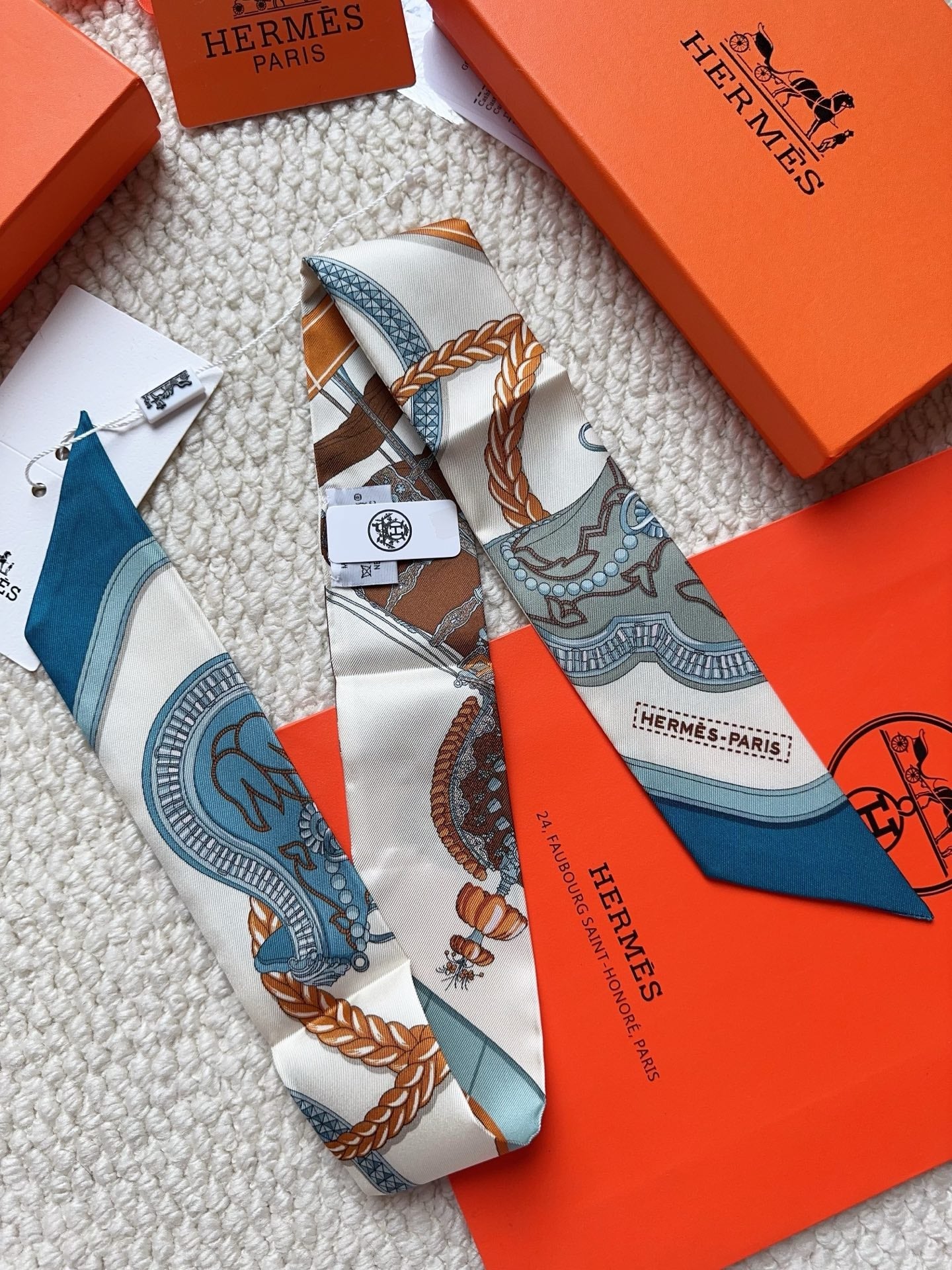 HERMES 26S SCARF 86 IN SILK 309621