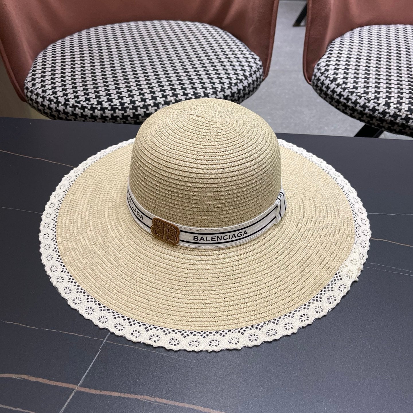BALENCIAGA 26S WIDE-BRIMMED HAT STYLE 109
