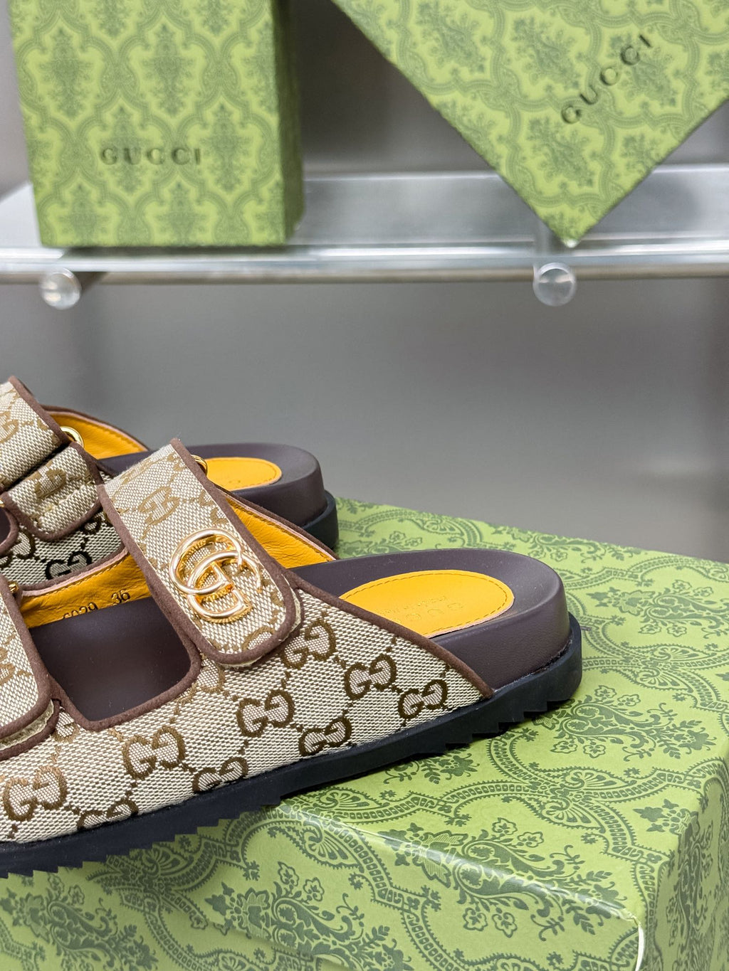 GG SANDALS IN DARK BROWN CALFSKIN AND BEIGE FABRIC WITH GOLD HARDWARE