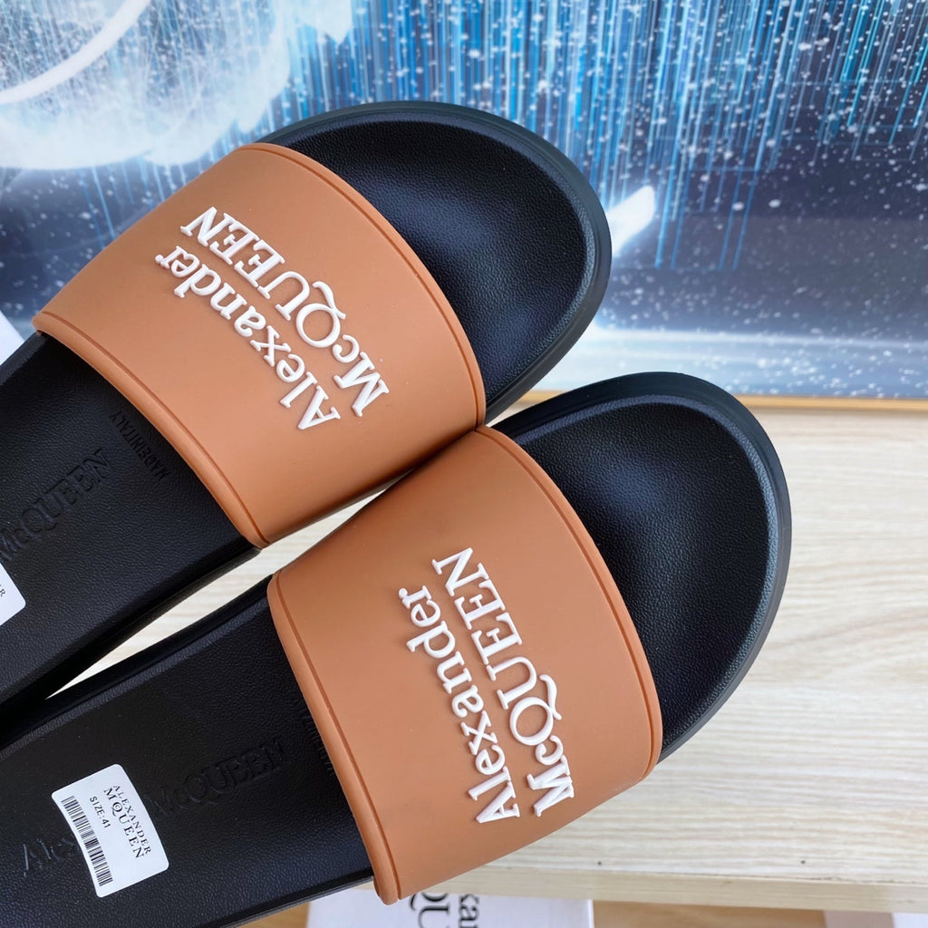 SLIDES SANDAL IN BLACK TPU WITH BROWN STRAP EMBOSSED LOGO