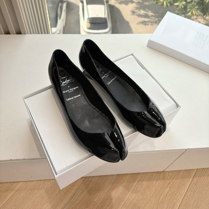 Collection image for: CHRISTIAN LOUBOUTIN FLATS