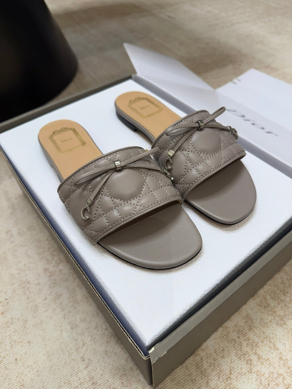 DIOR 26S DWAY CANNAGE SLIDE IN MUSHROOM GREY LAMBSKIN