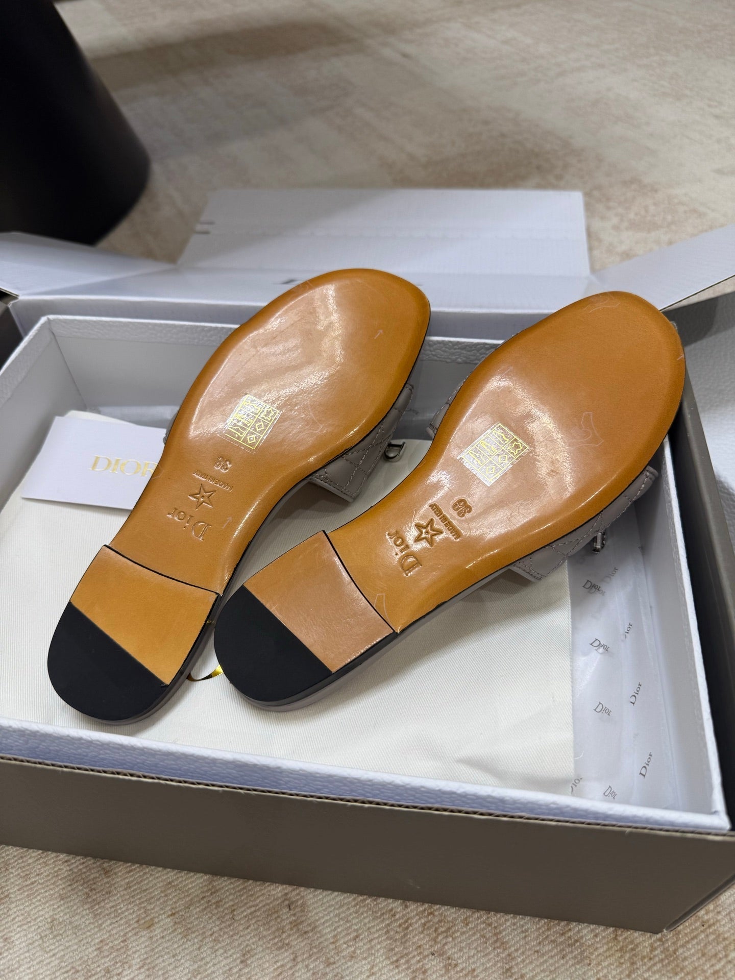 DIOR 26S DWAY CANNAGE SLIDE IN MUSHROOM GREY LAMBSKIN