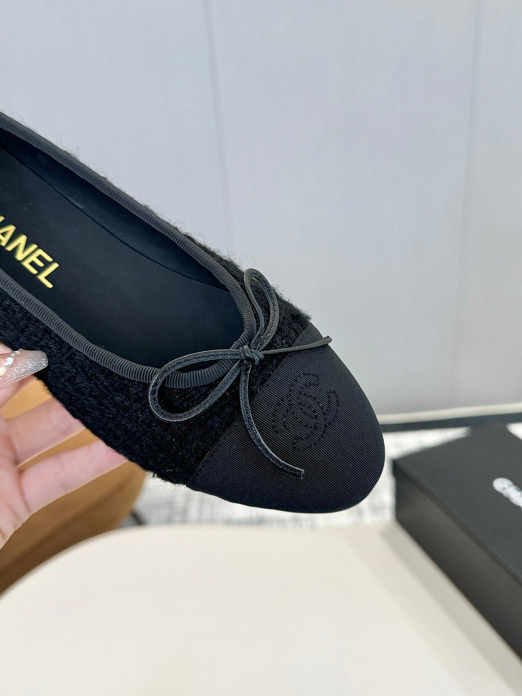 BALLET FLATS IN BLACK TWEED AND FABRIC