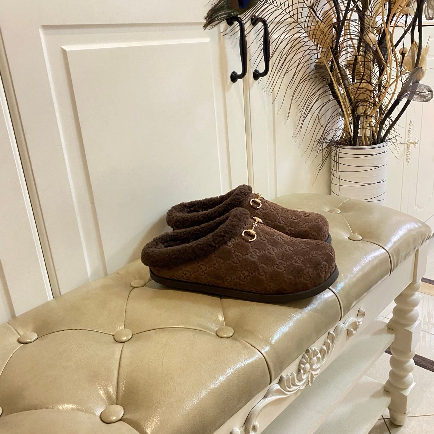 SHEARLING MULE IN DARK BROWN MONOGRAM SUEDE