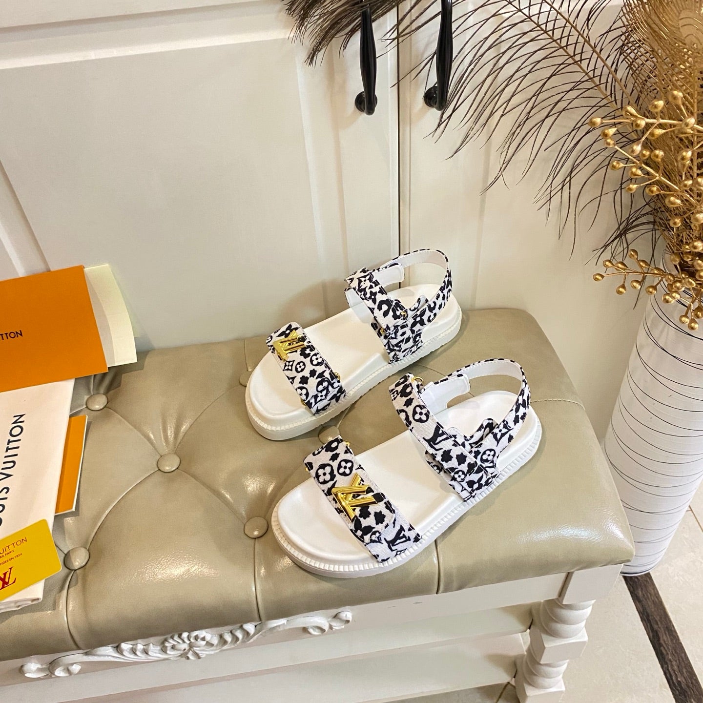 LV 26S SANDALS IN WHITE AND BLACK CANVAS