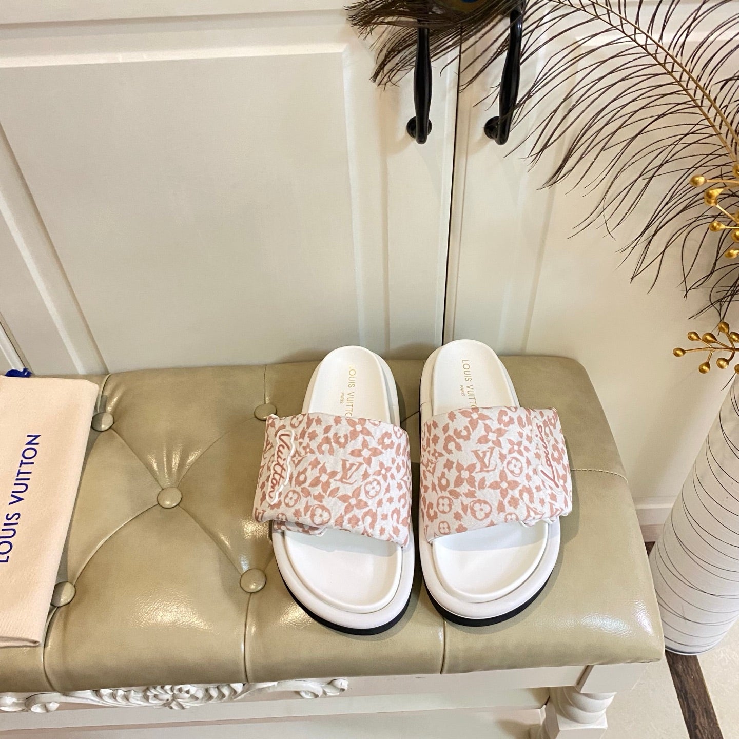 LV 26S PILLOW COMFORT MULES IN WHITE AND DUSTY ROSE CANVAS